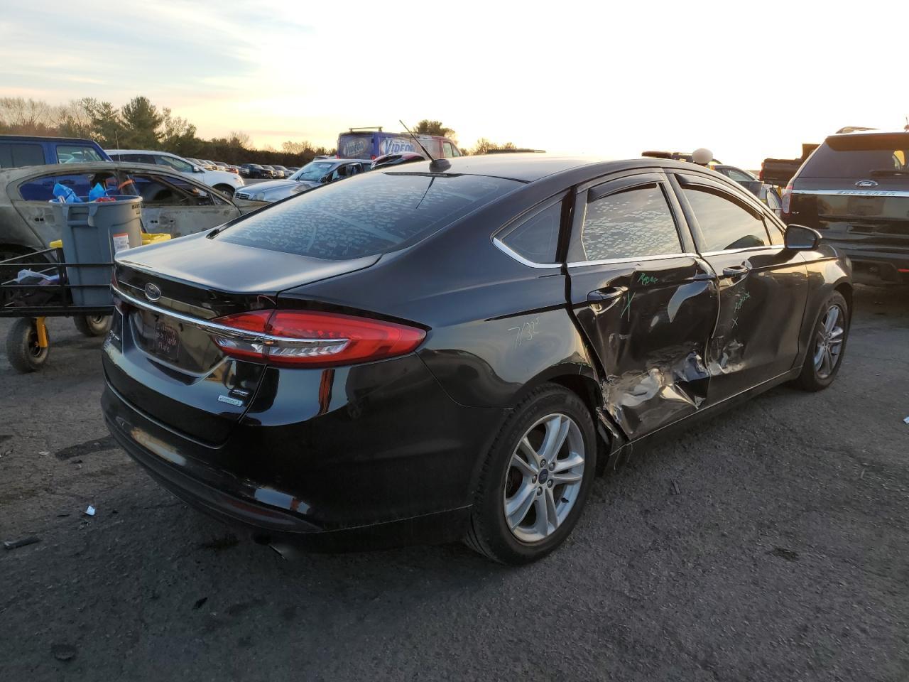 VIN 3FA6P0HD9JR237641 2018 FORD FUSION no.3