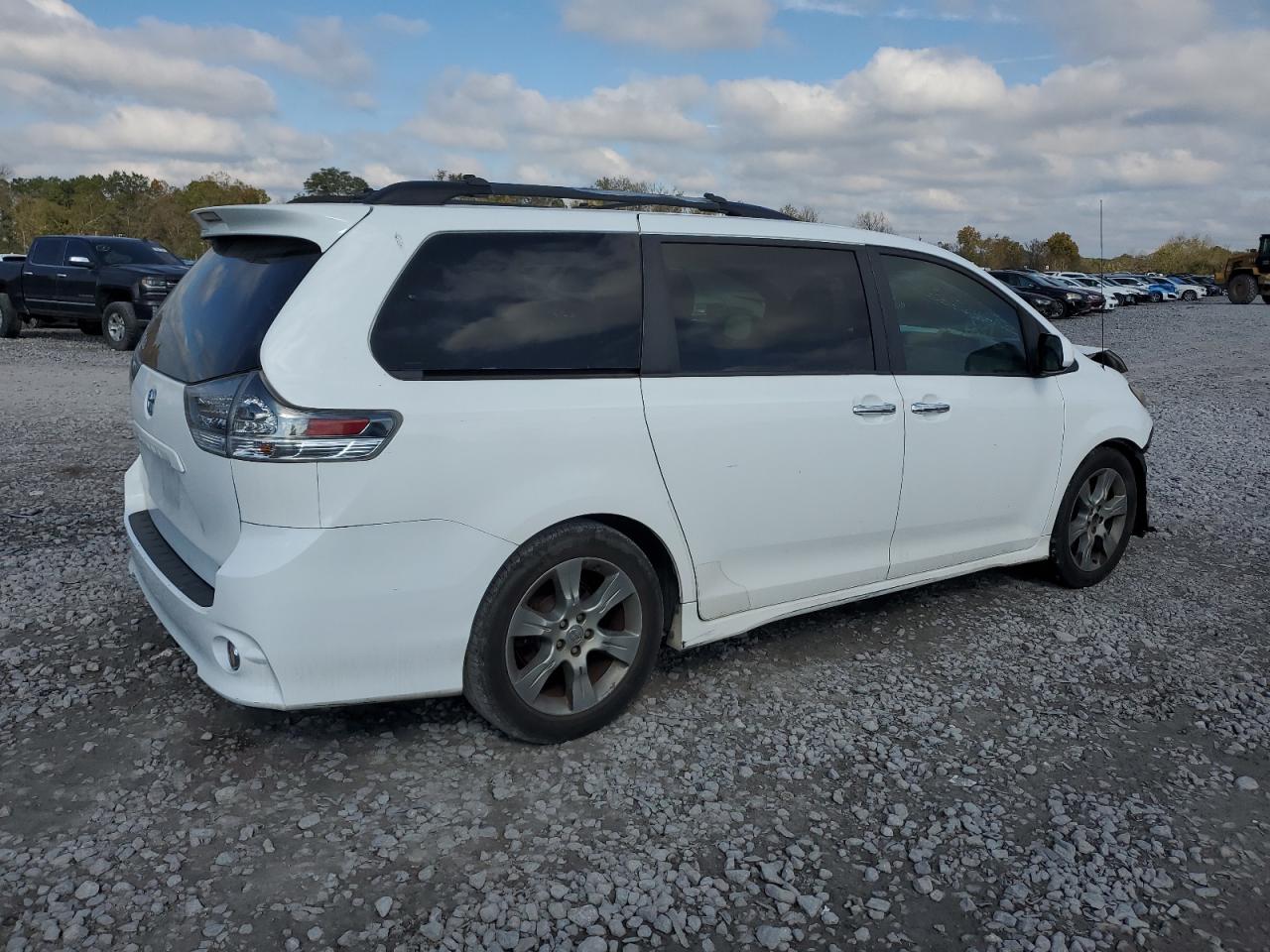 2014 Toyota Sienna - Image 3