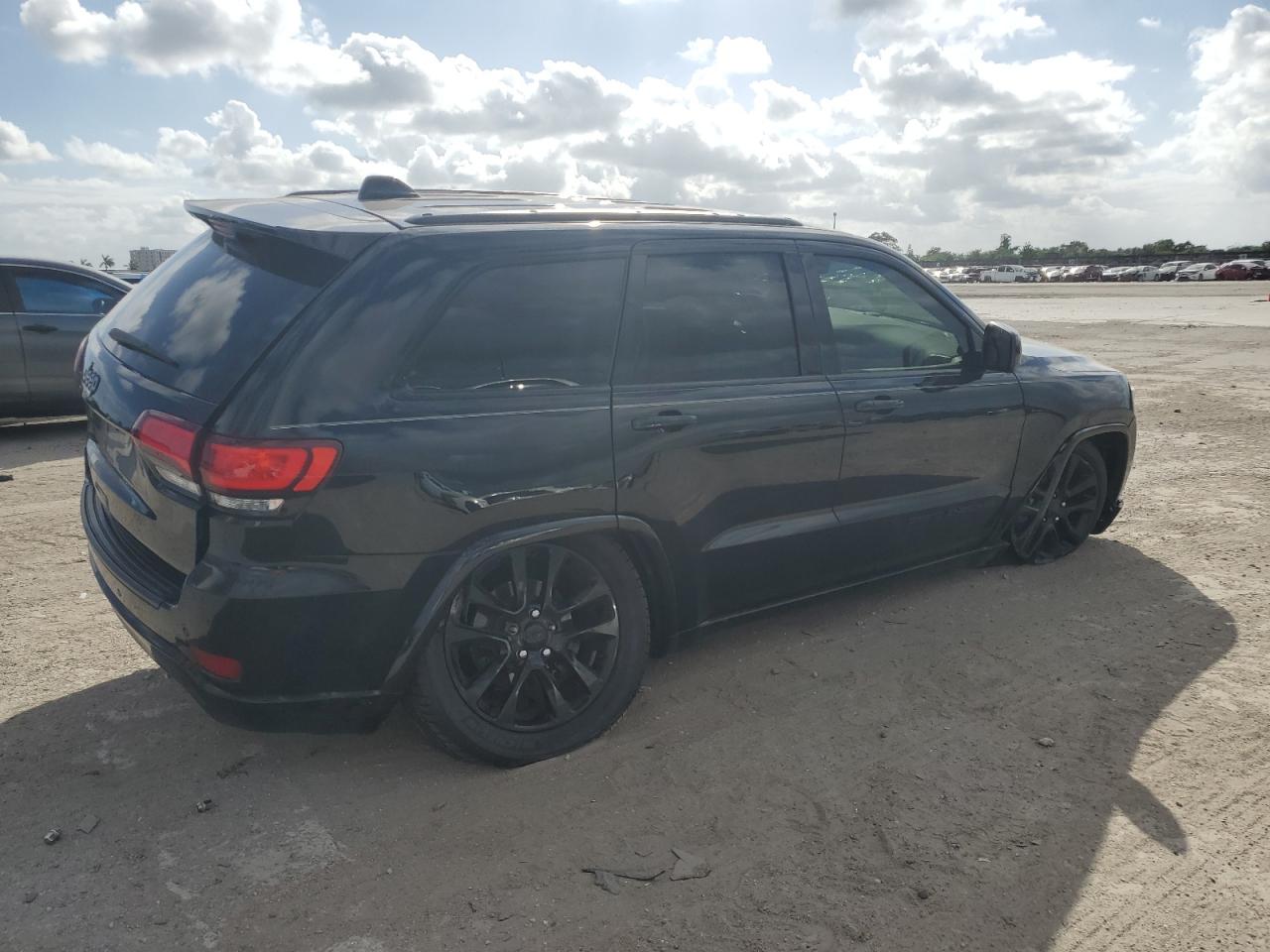 2020 Jeep Grand Cherokee - Image 3