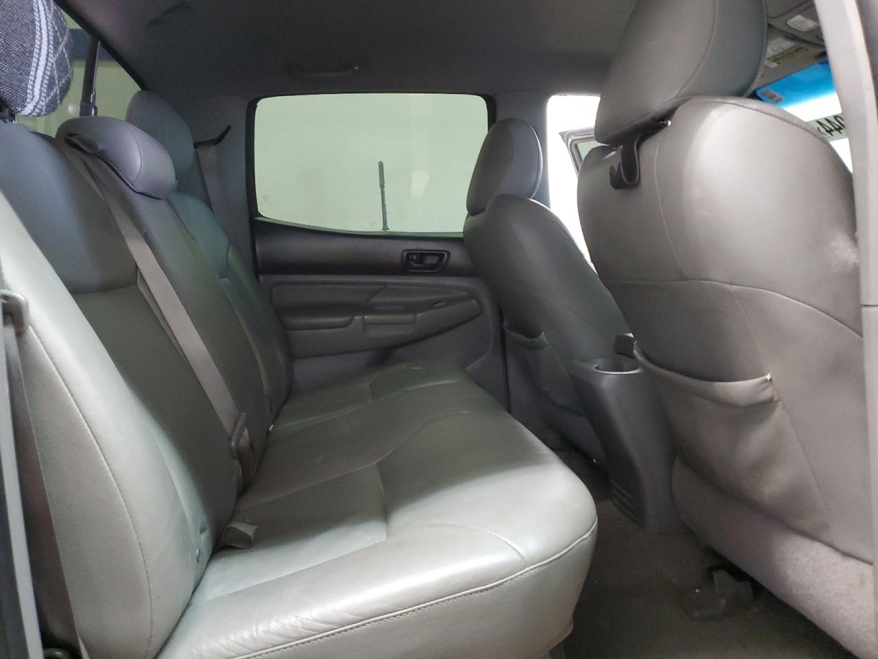 2011 Toyota Tacoma - Image 11