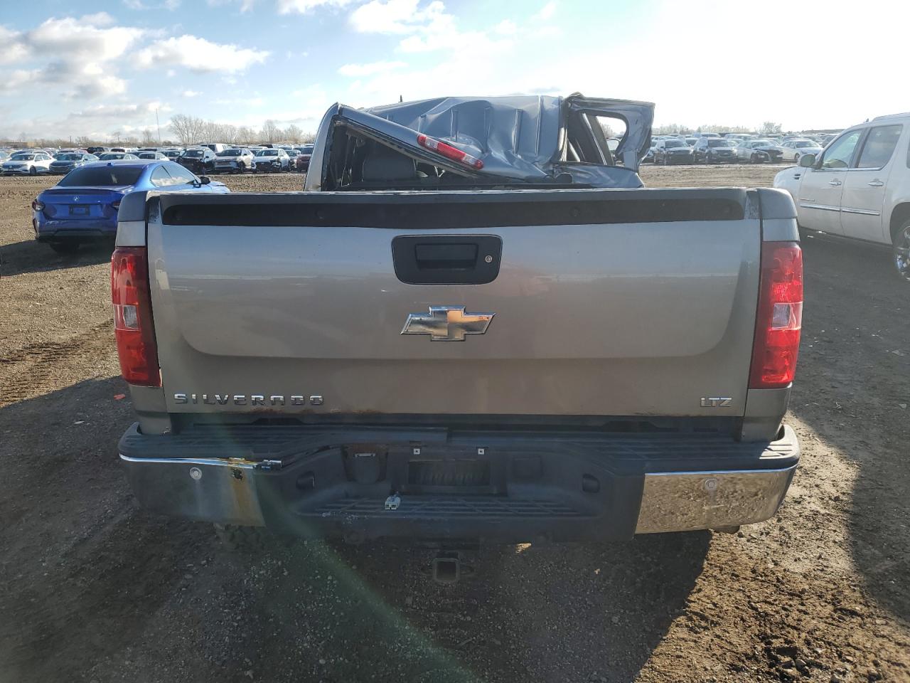 2007 Chevrolet Silverado - Image 6