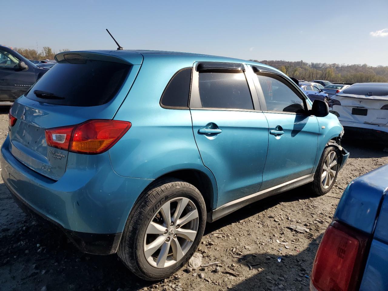 2013 Mitsubishi Outlander - Image 3