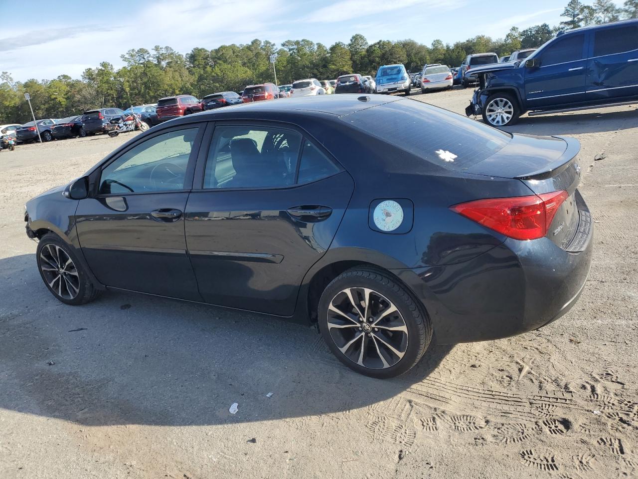 VIN 2T1BURHE6JC000819 2018 TOYOTA COROLLA no.2