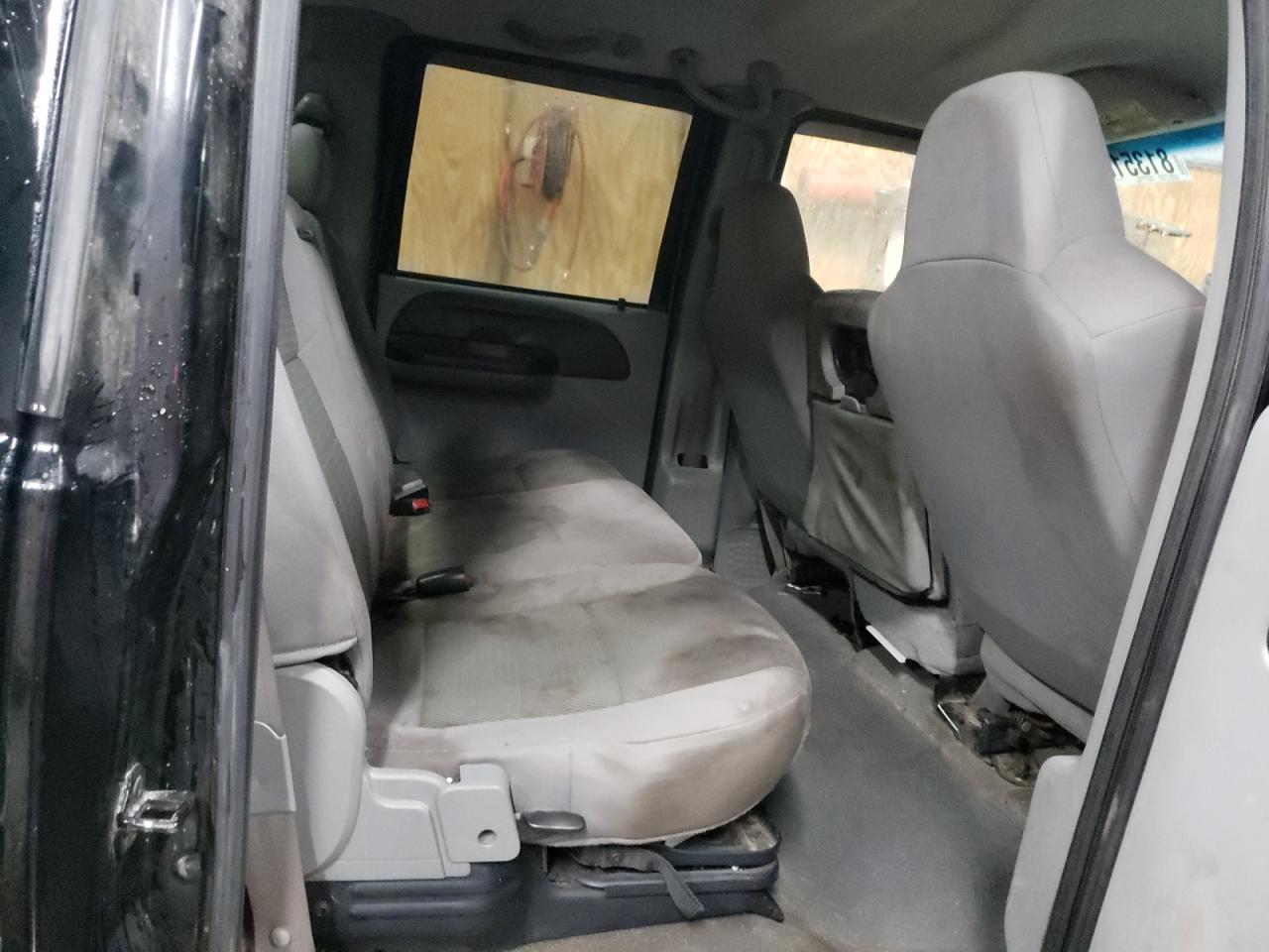 2006 Ford F350 - Image 10