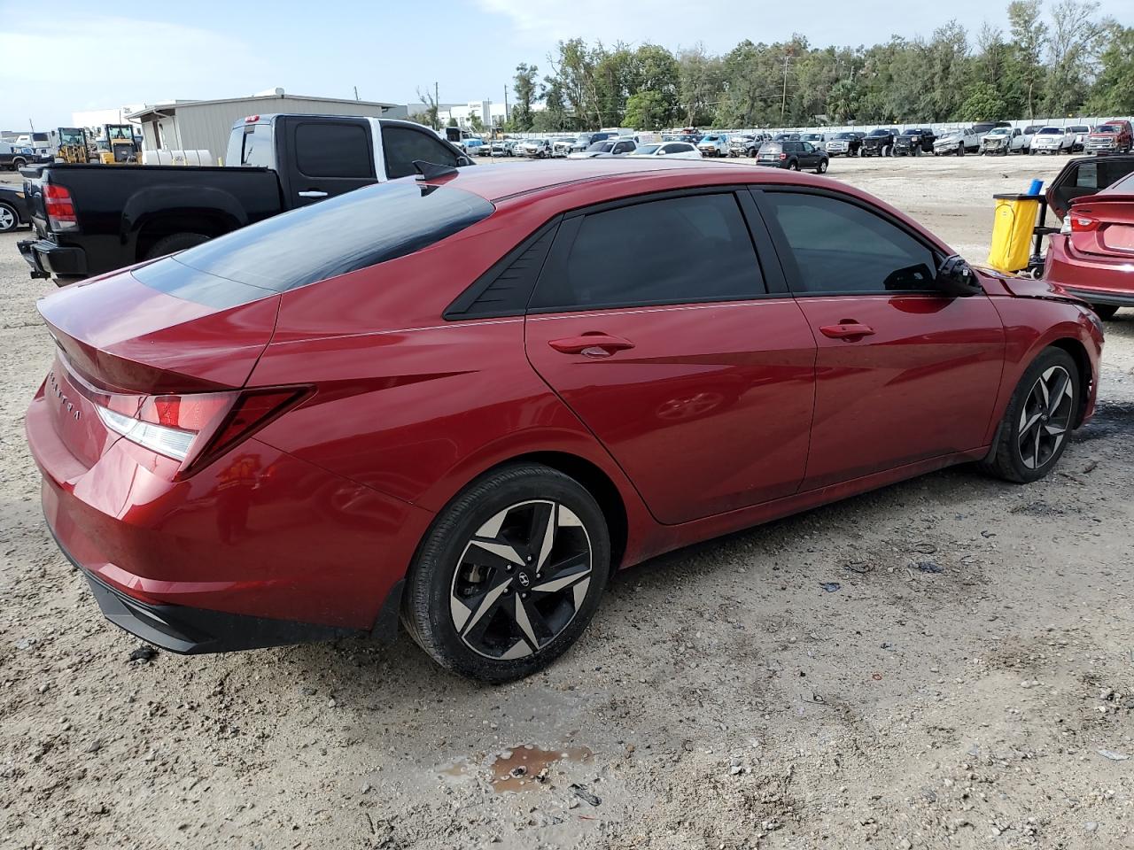2023 Hyundai Elantra - Image 3