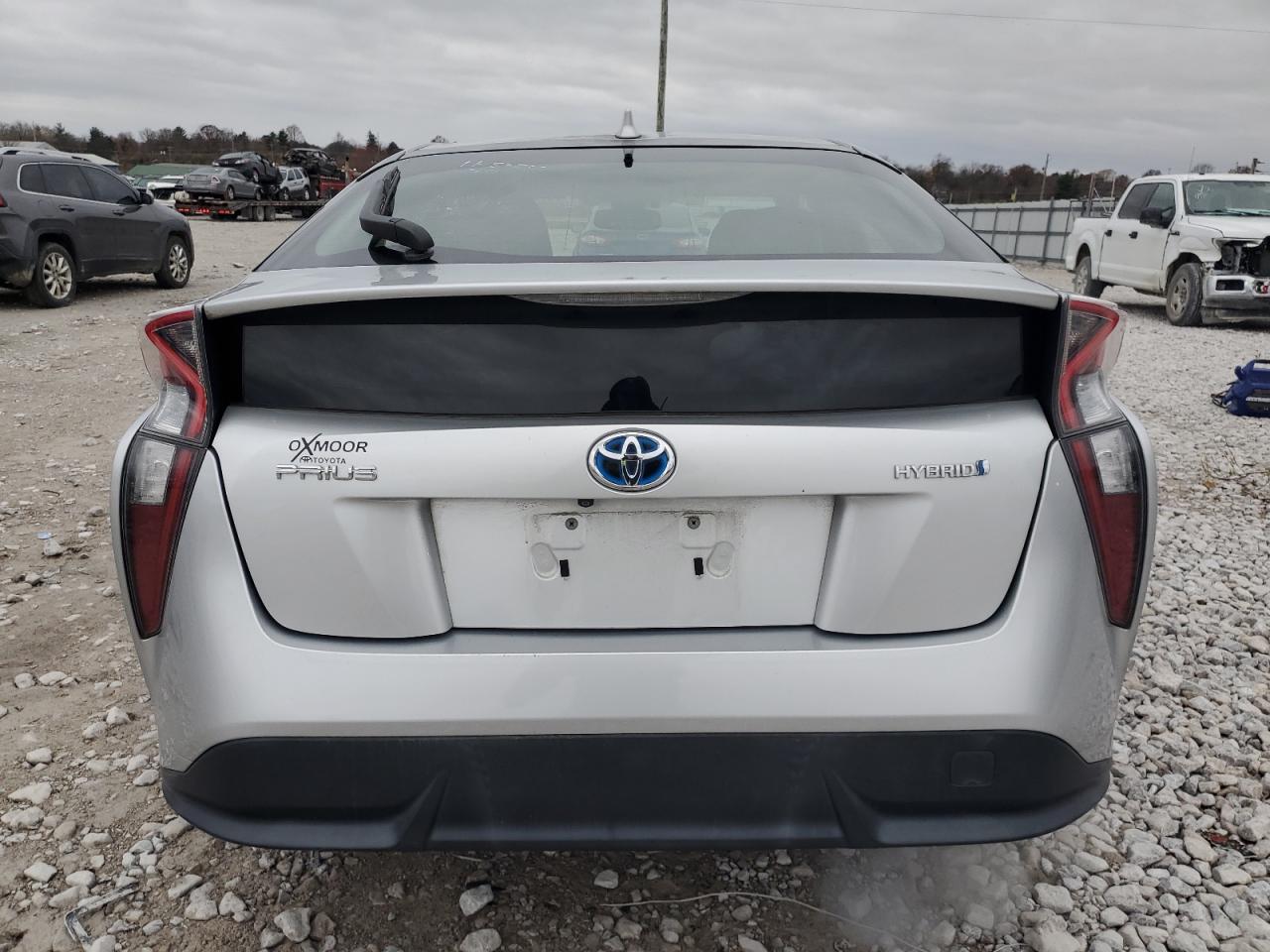 2017 Toyota Prius - Image 6