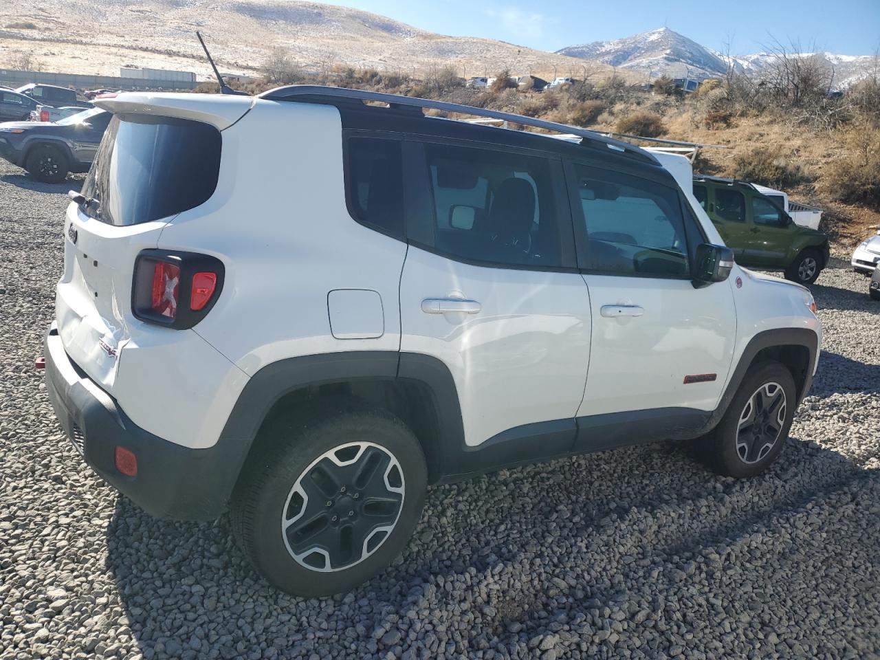 VIN ZACCJBCT9FPB98088 2015 JEEP RENEGADE no.3