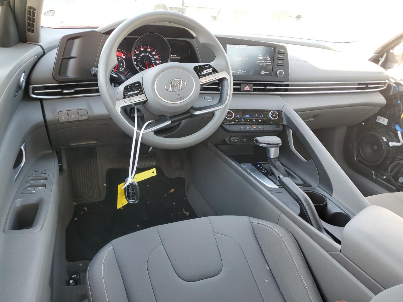 2022 Hyundai Elantra - Image 8