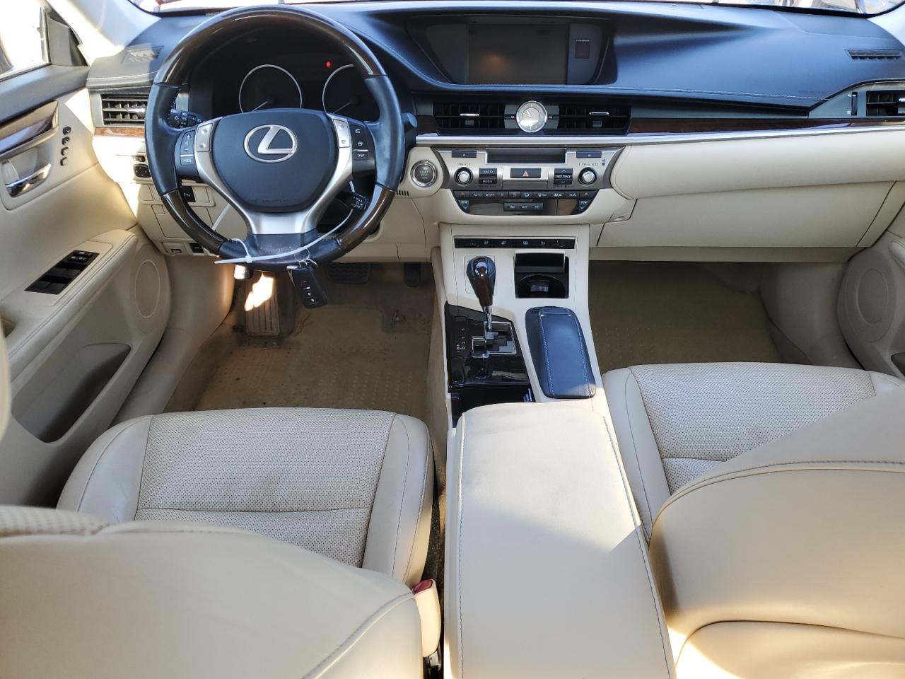2015 Lexus ES - Image 8