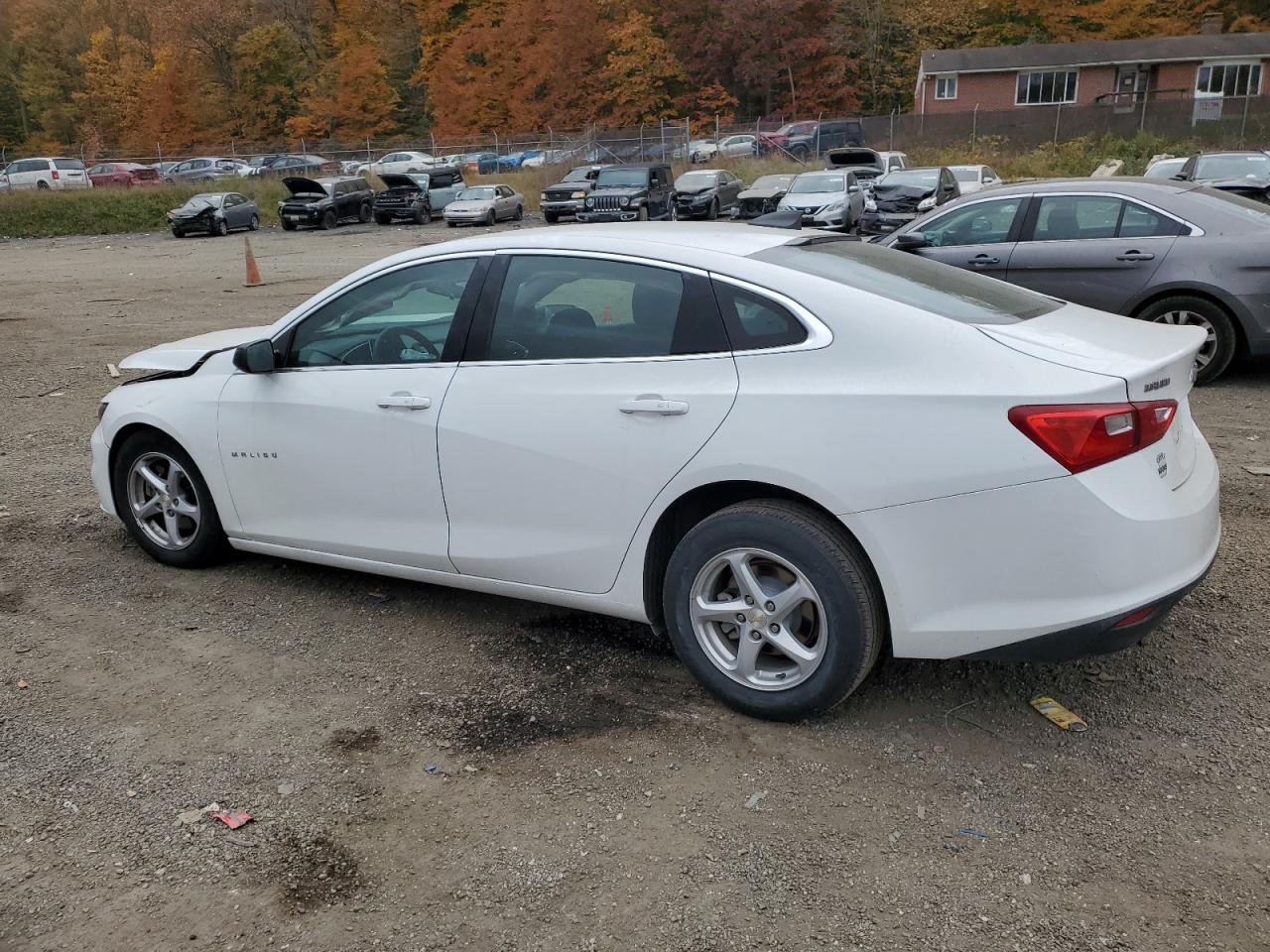 2018 Chevrolet Malibu - Image 2