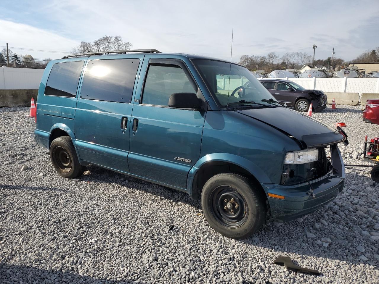 2002 Chevrolet Astro - Image 4