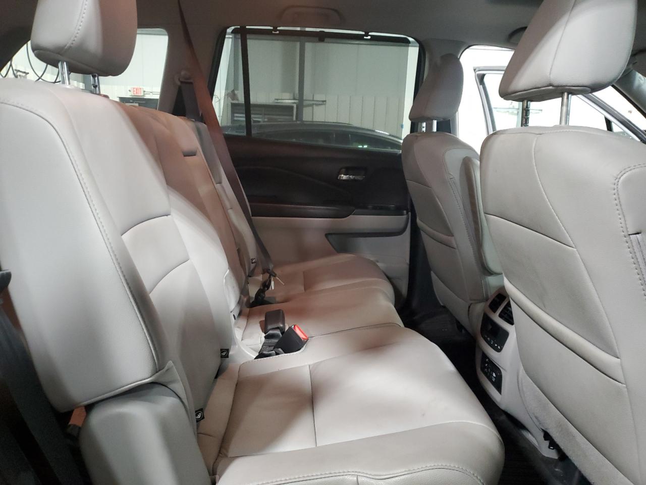 2018 Honda Pilot - Image 11