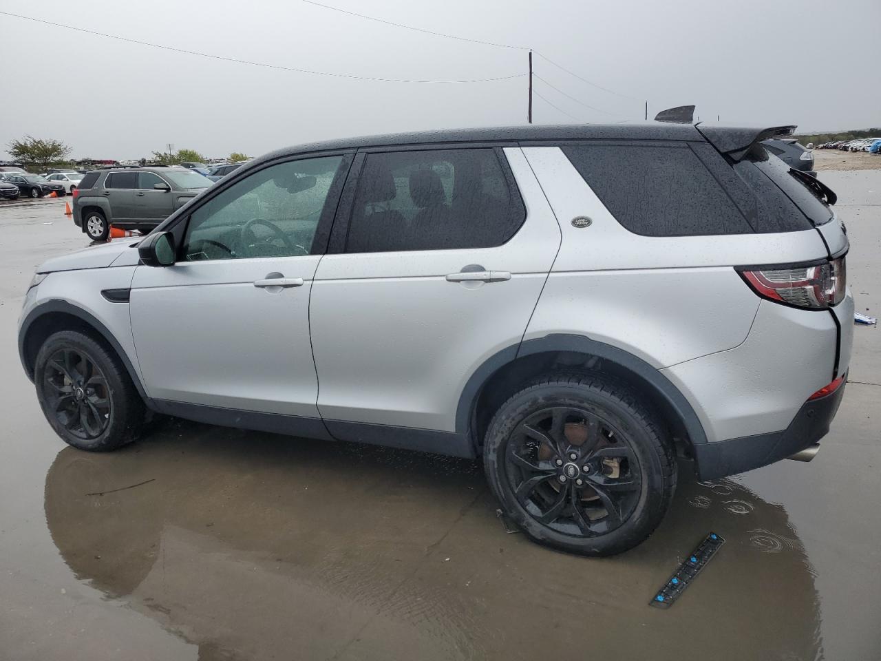 2018 Land Rover Discovery - Image 2