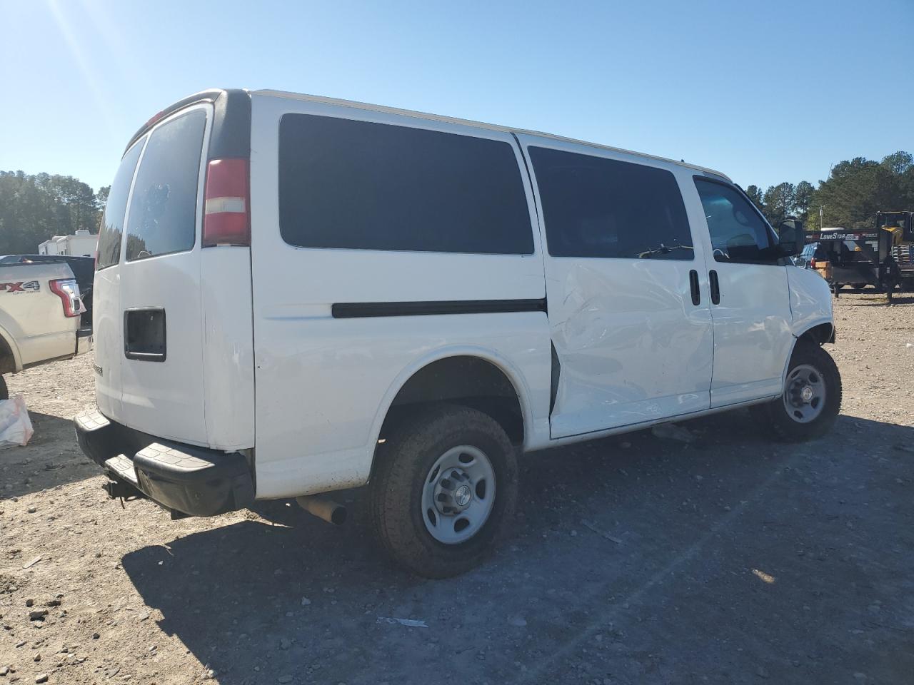 2009 Chevrolet Express - Image 3