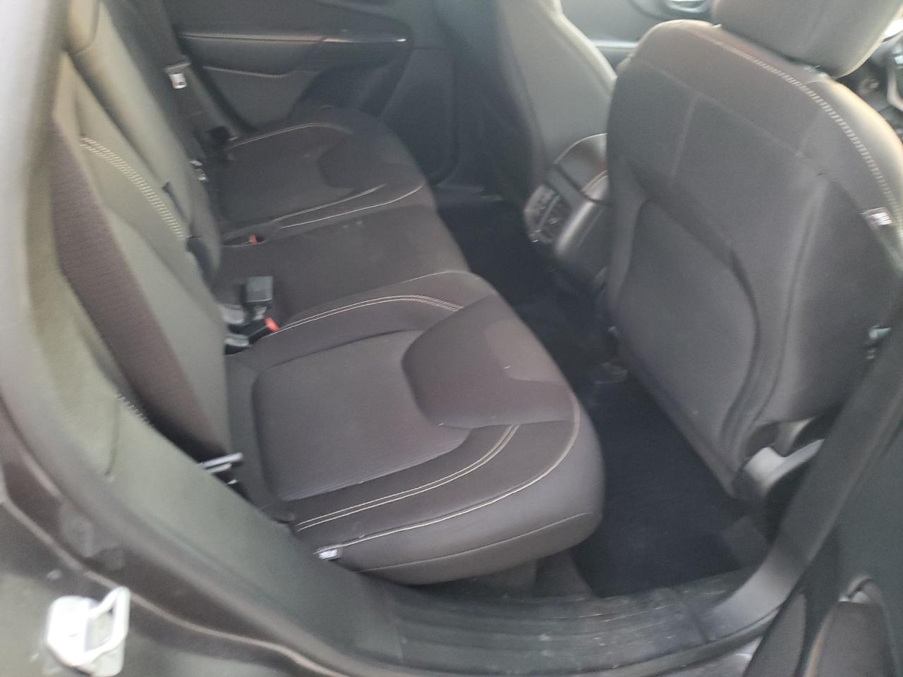 2015 Jeep Grand Cherokee - Image 11