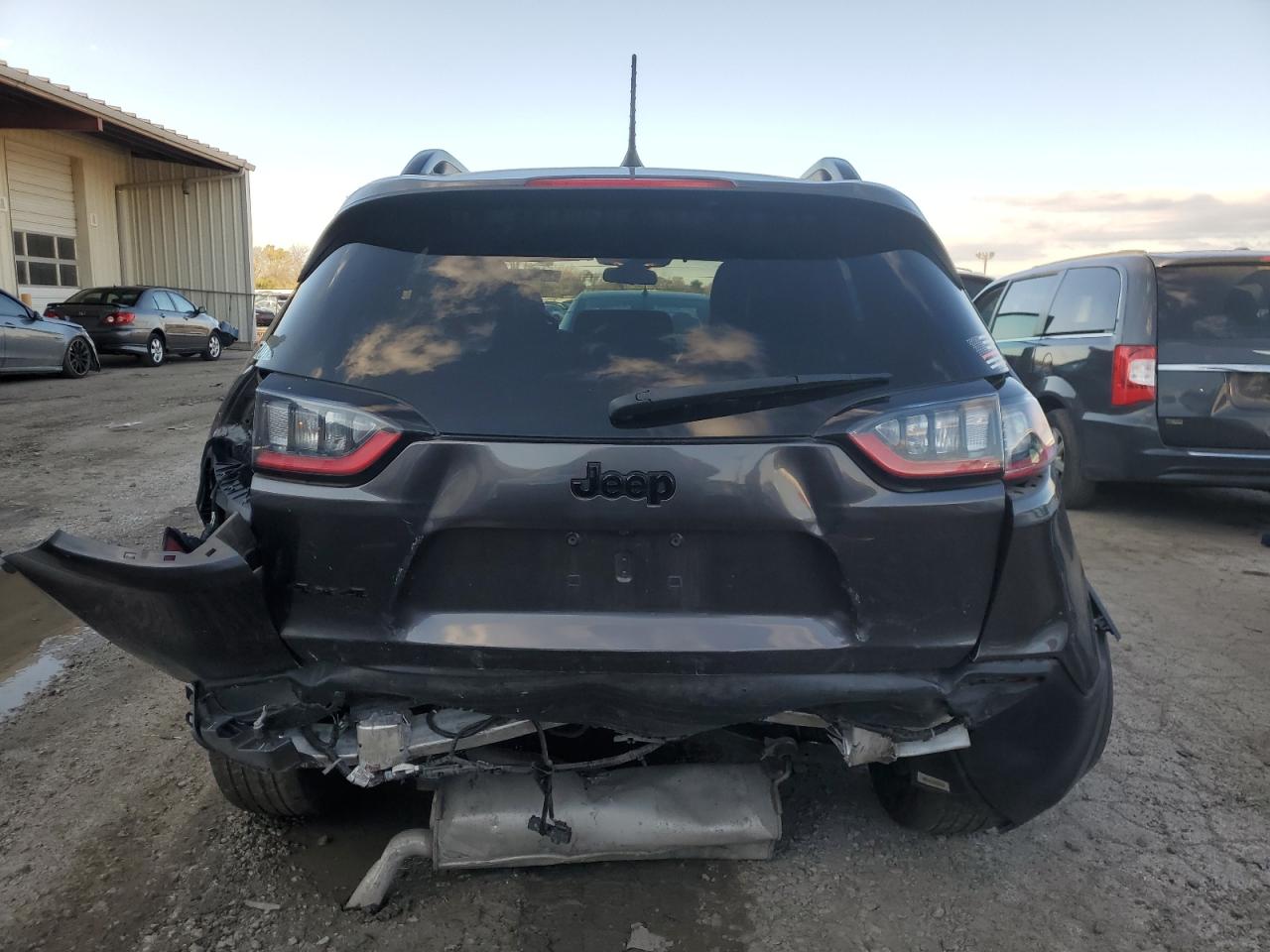 2020 Jeep Cherokee - Image 6