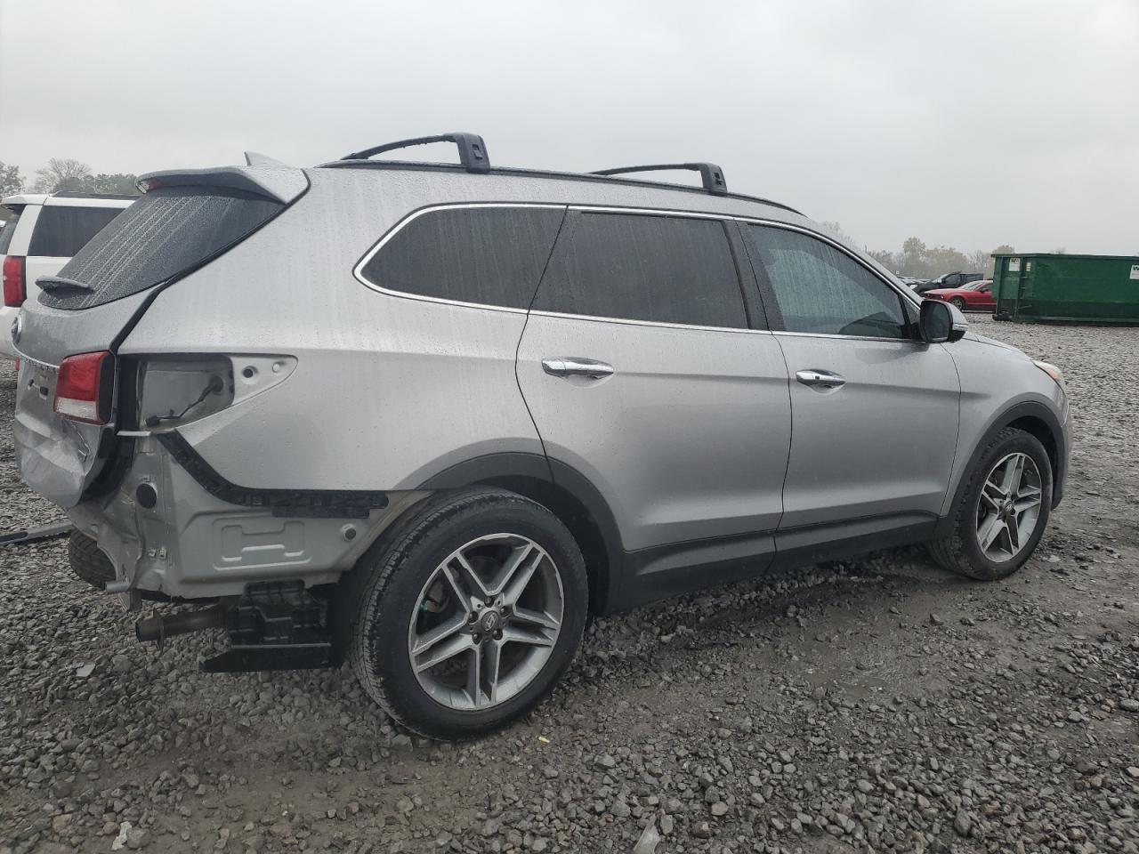 2017 Hyundai Santa Fe - Image 3