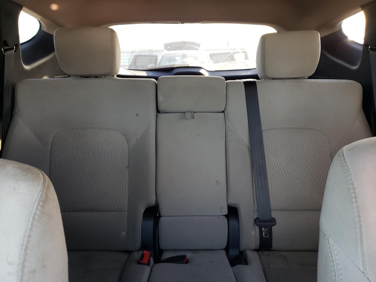 2017 Hyundai Santa Fe - Image 10