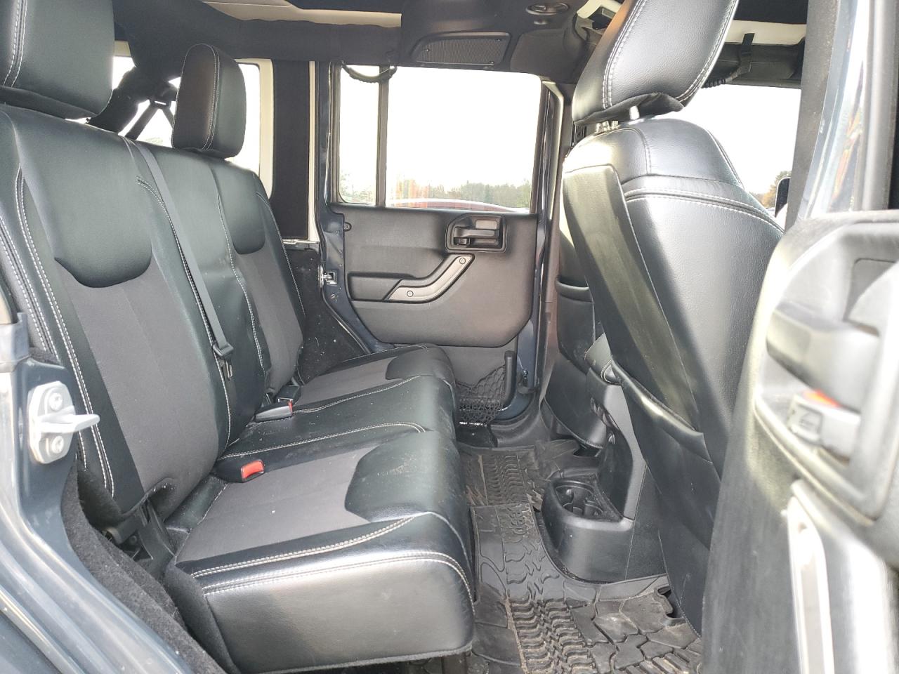 2017 Jeep Wrangler - Image 12
