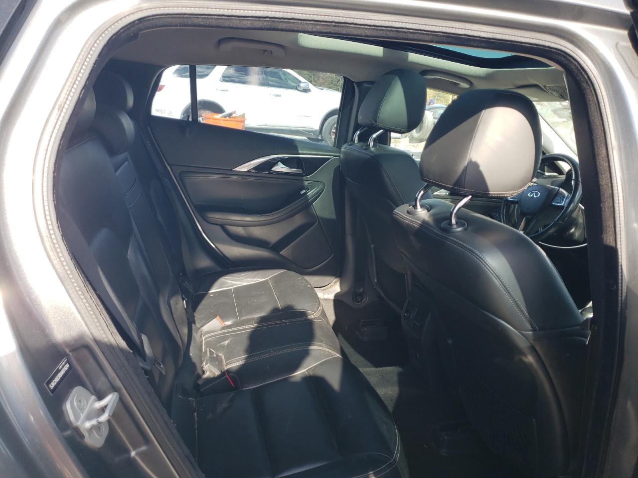2017 Infiniti QX30 - Image 12
