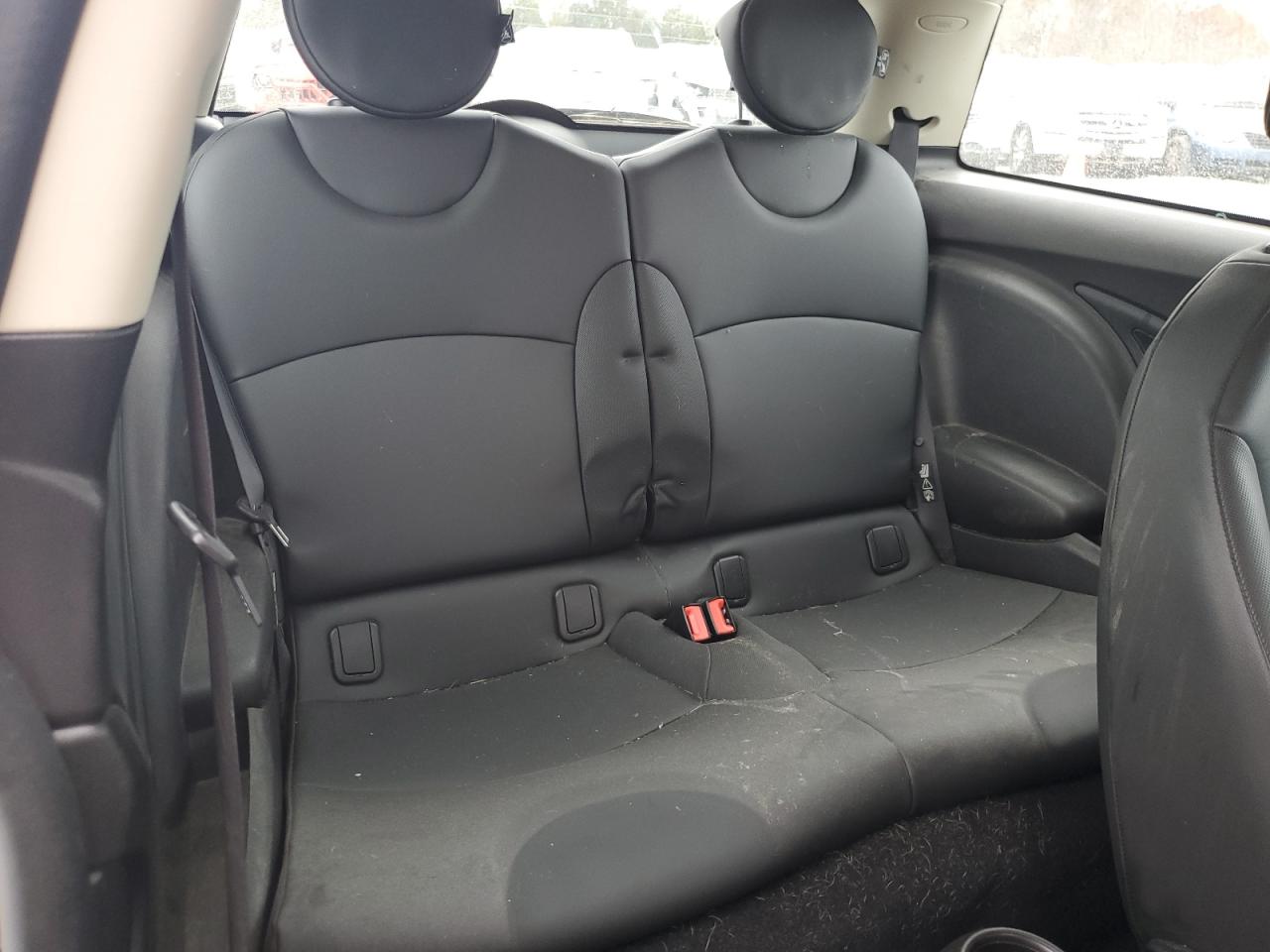 2011 MINI Cooper - Image 11