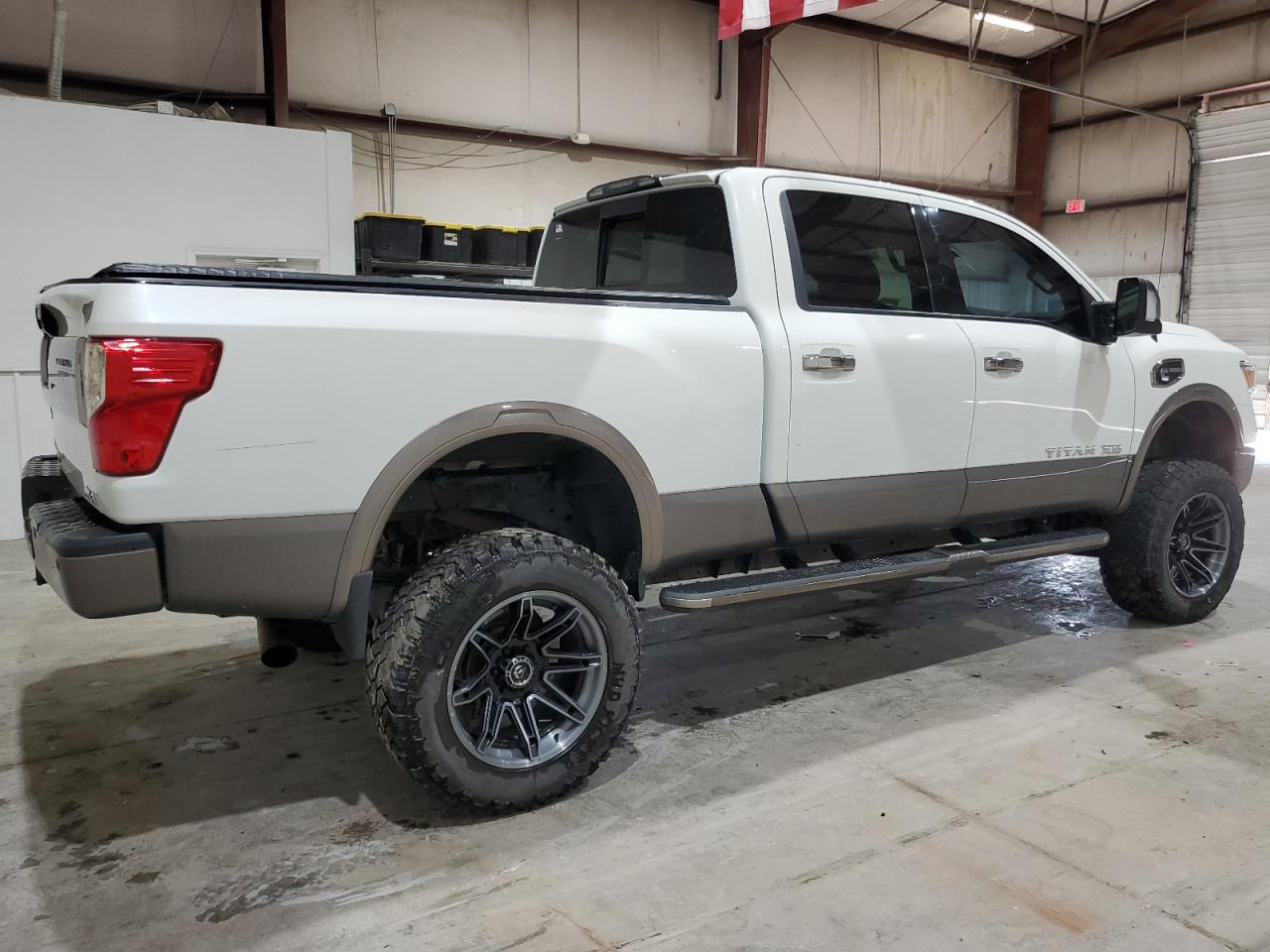 2018 Nissan Titan - Image 3