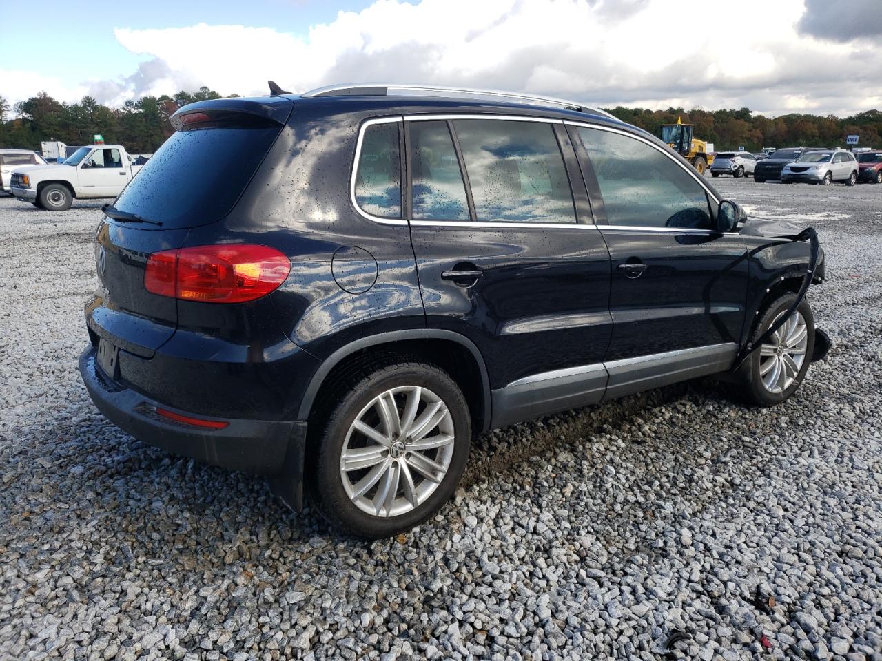 2016 Volkswagen Tiguan - Image 3