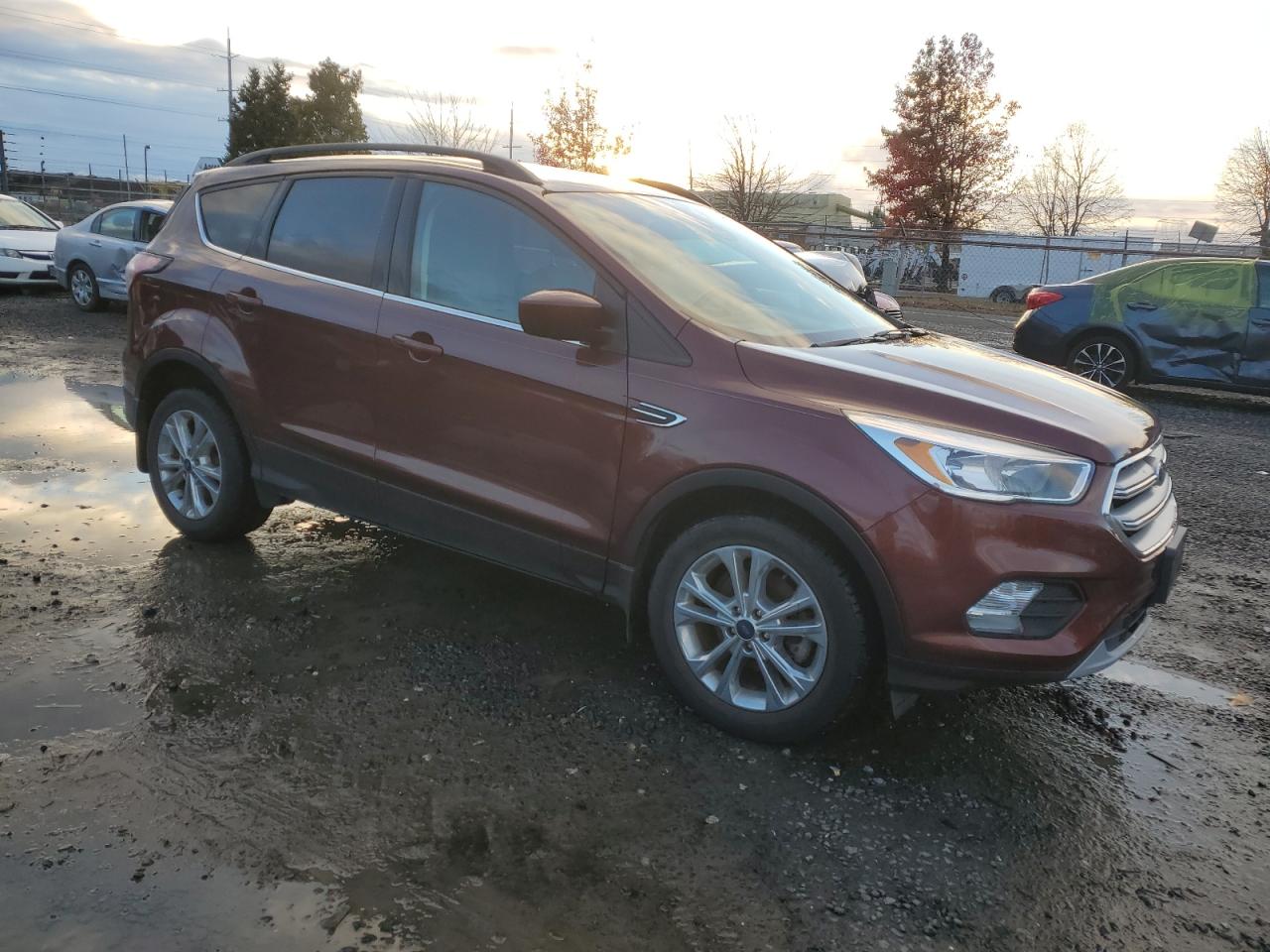 VIN 1FMCU0GD5JUB85680 2018 FORD ESCAPE no.4