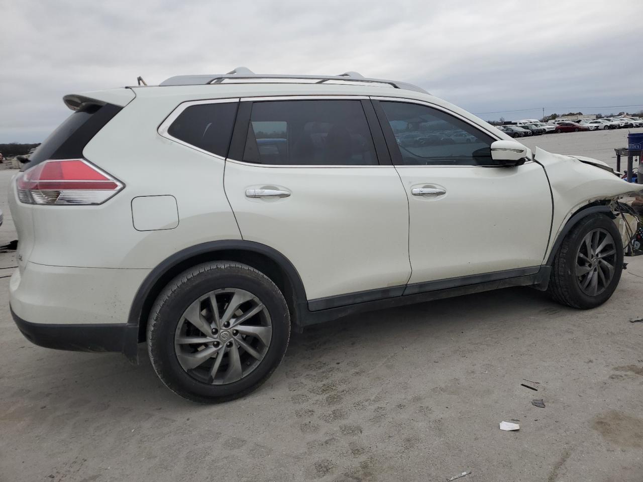 2015 Nissan Rogue - Image 3