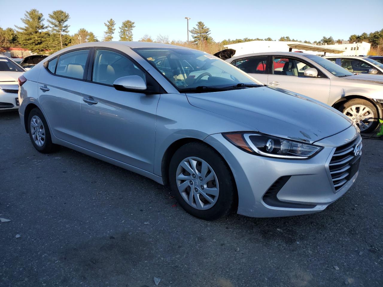 2017 Hyundai Elantra - Image 4