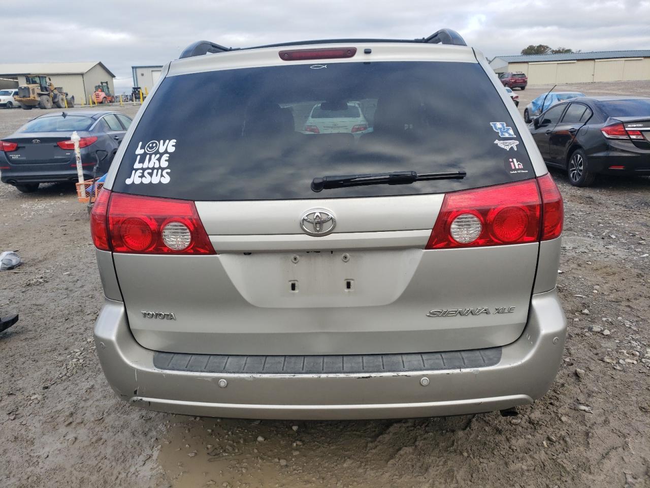 2007 Toyota Sienna - Image 6