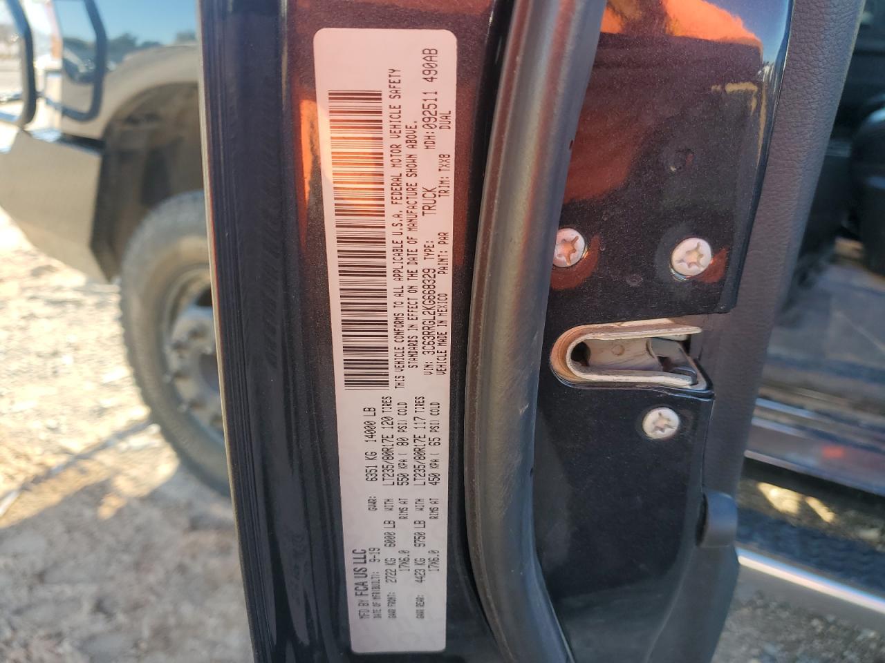 2019 RAM 3500 - Image 12
