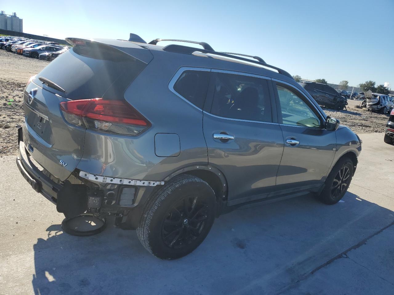 2017 Nissan Rogue - Image 3