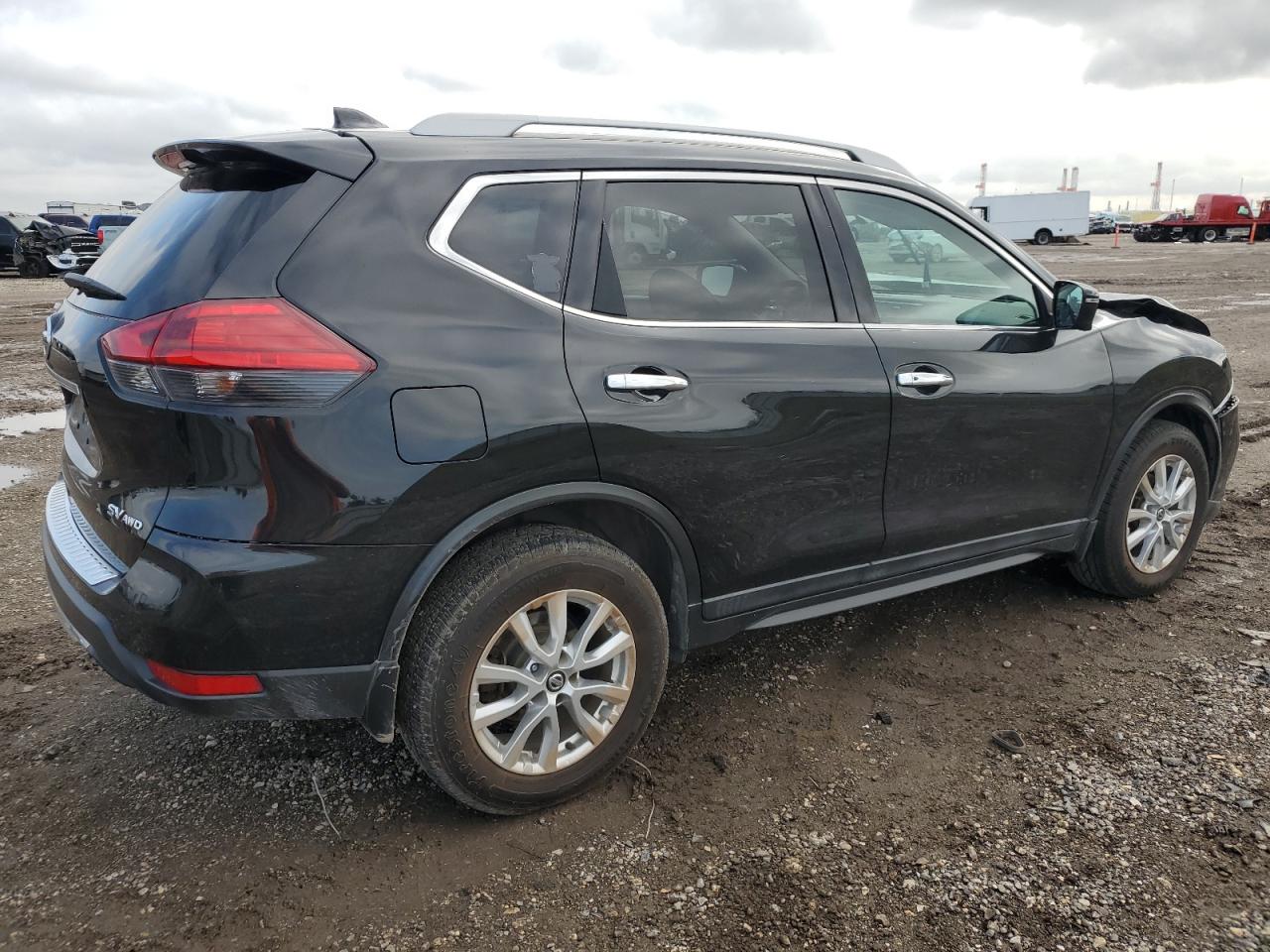 2017 Nissan Rogue - Image 3