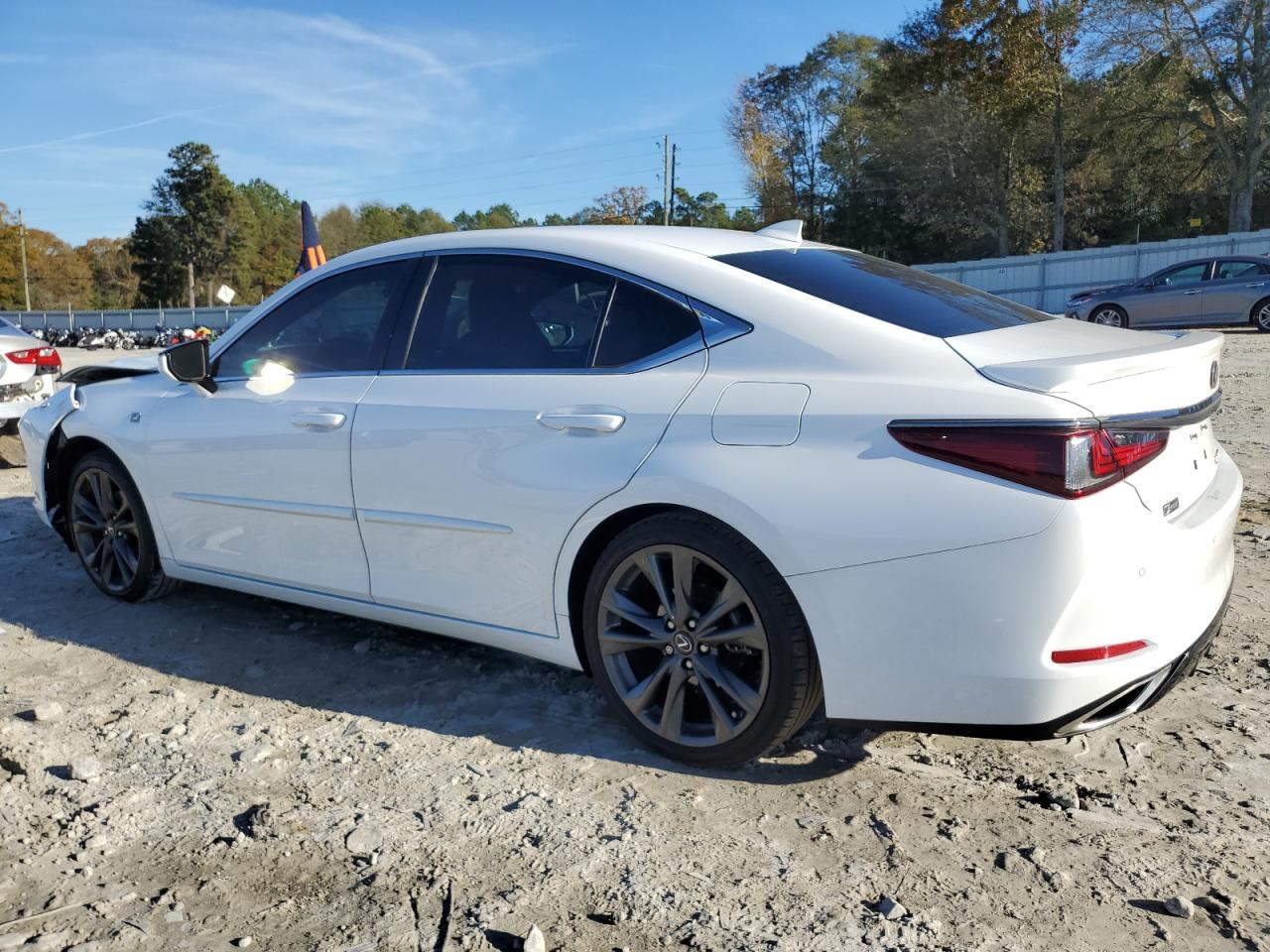 2019 Lexus ES - Image 2