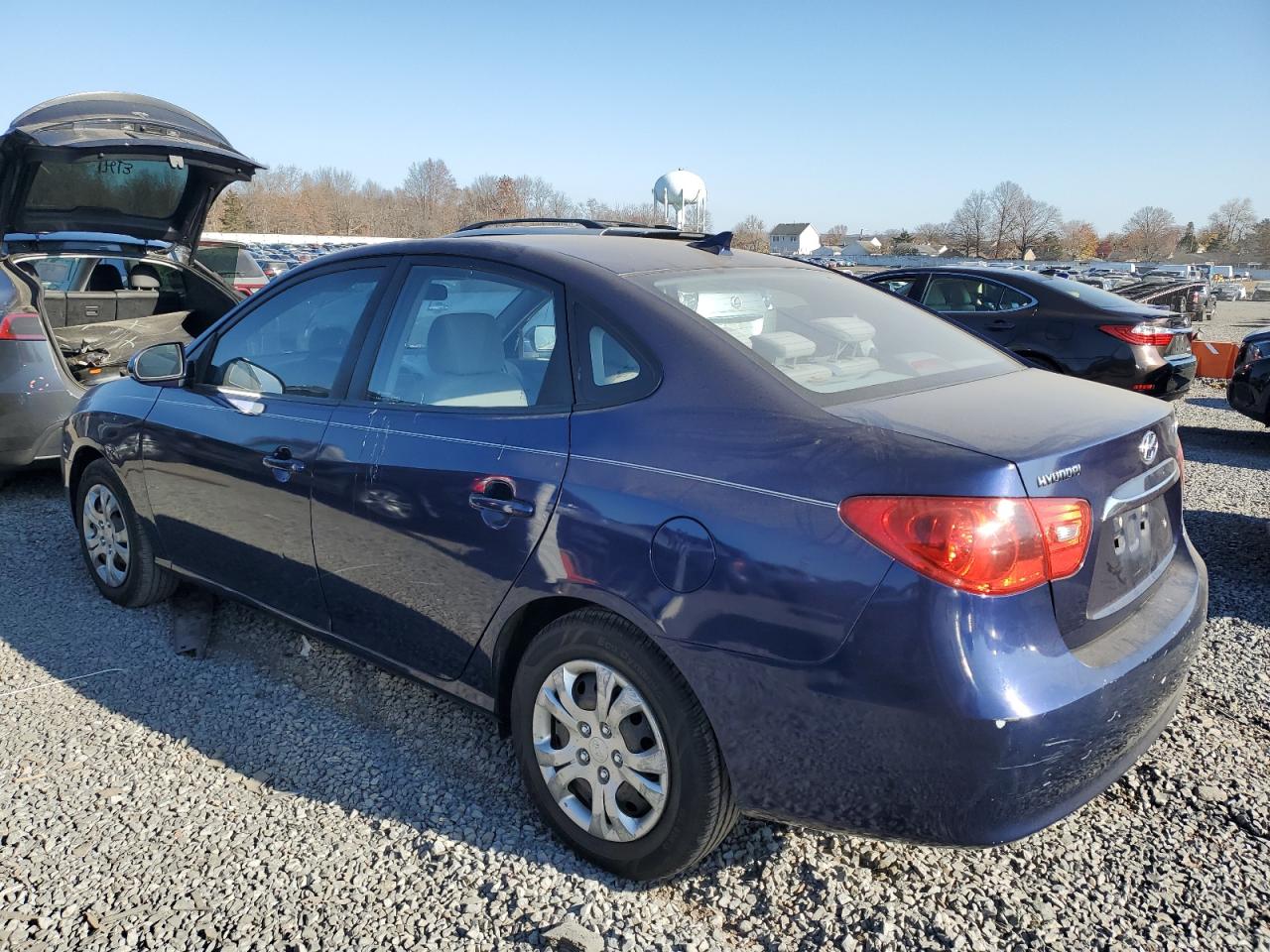 2010 Hyundai Elantra - Image 2