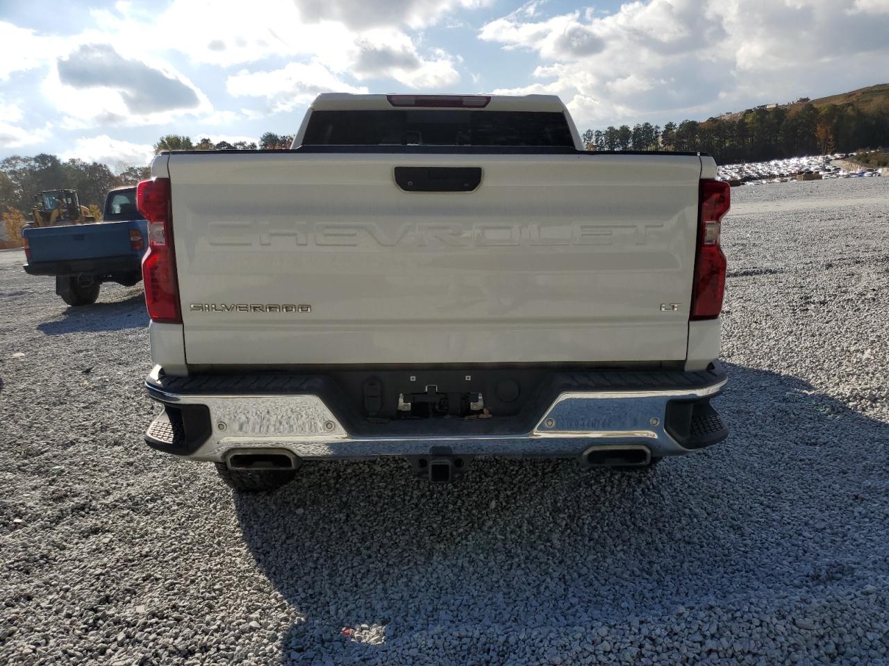 2022 Chevrolet Silverado - Image 6