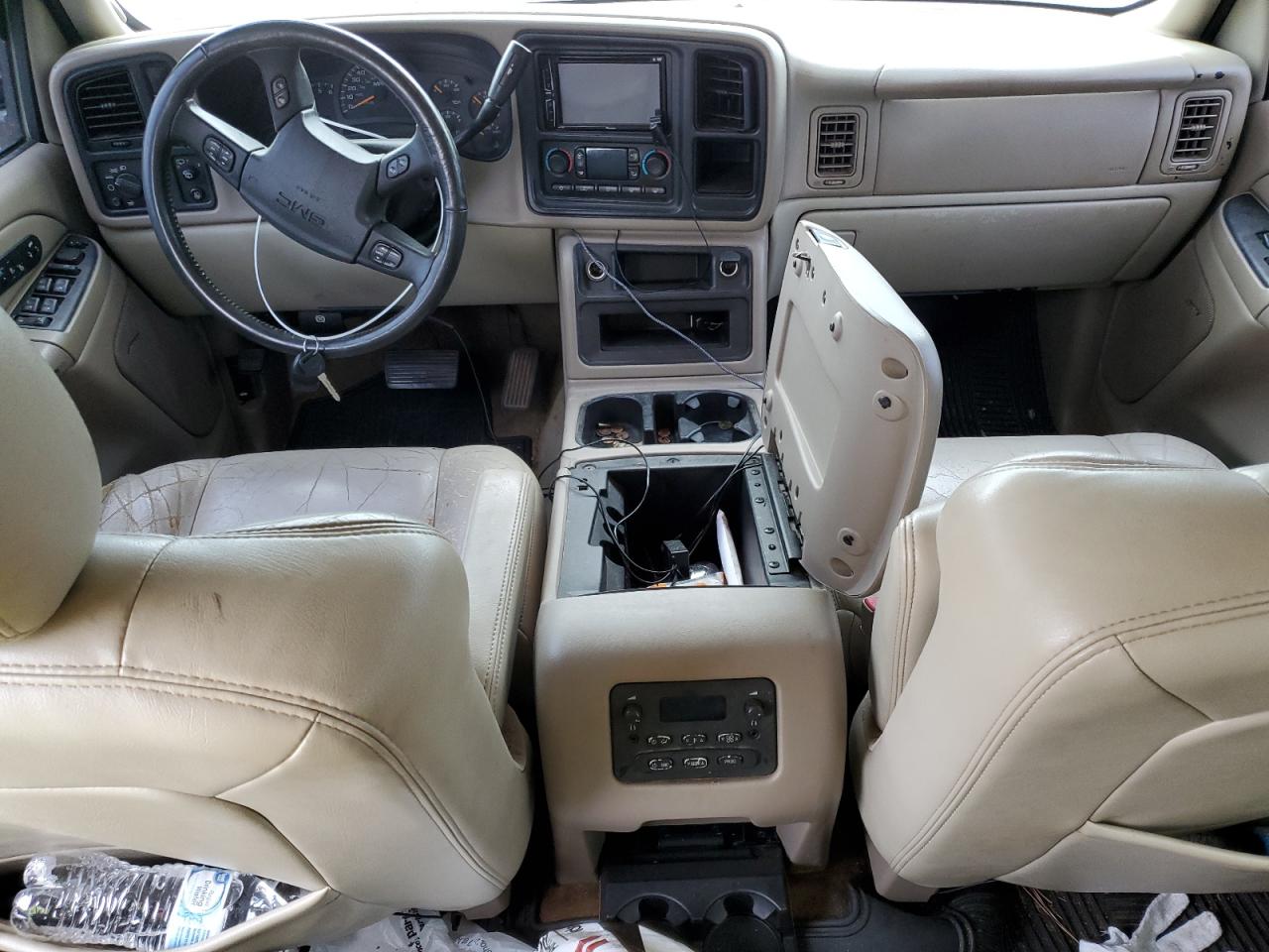 2004 GMC Yukon - Image 8