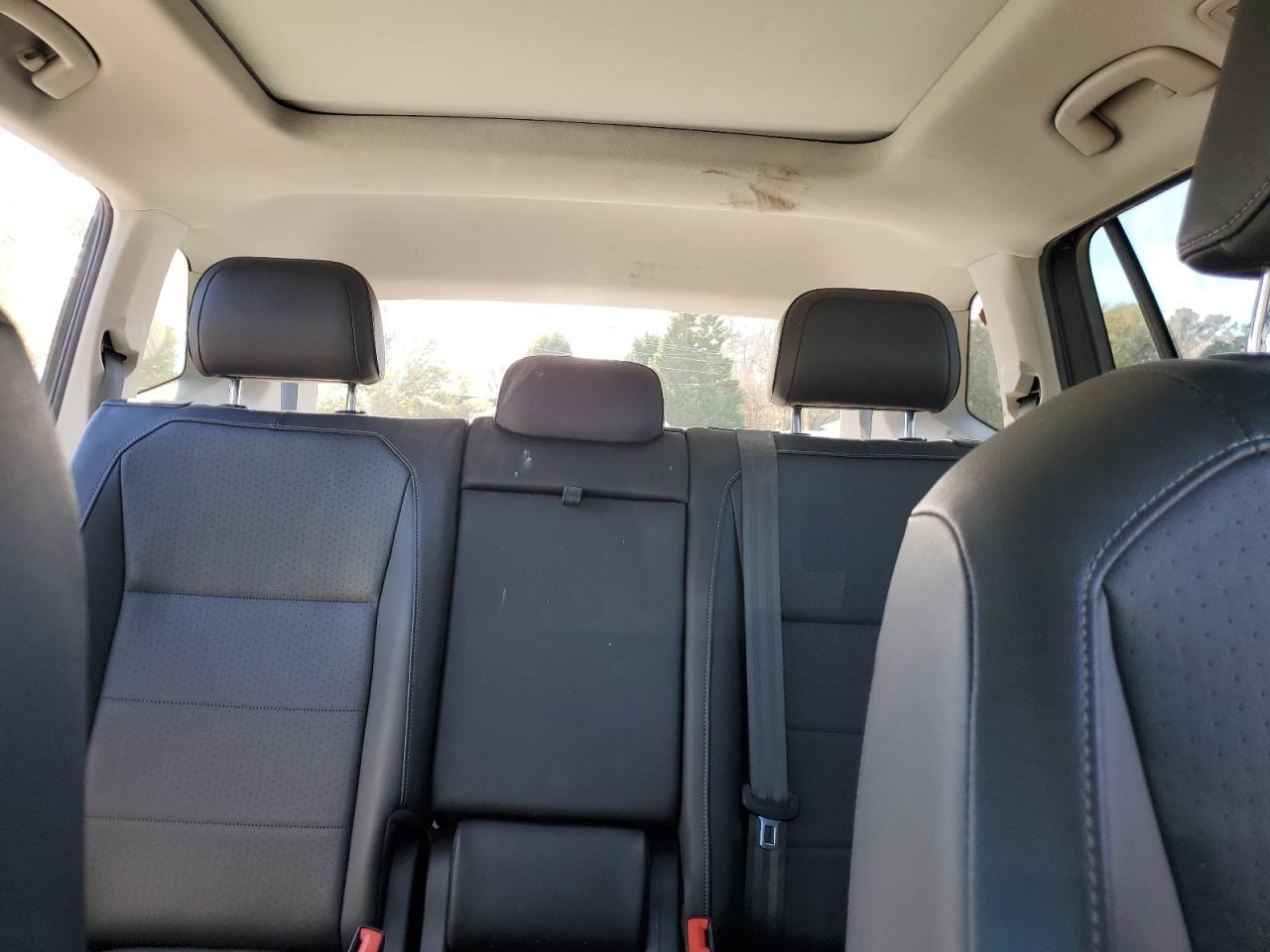 2018 Volkswagen Tiguan - Image 10