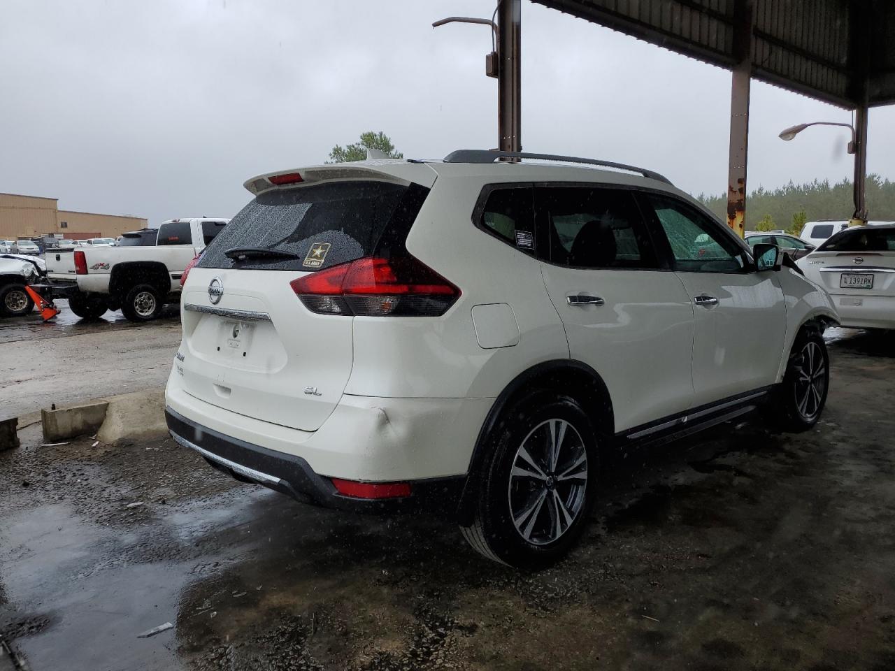 2017 Nissan Rogue - Image 3