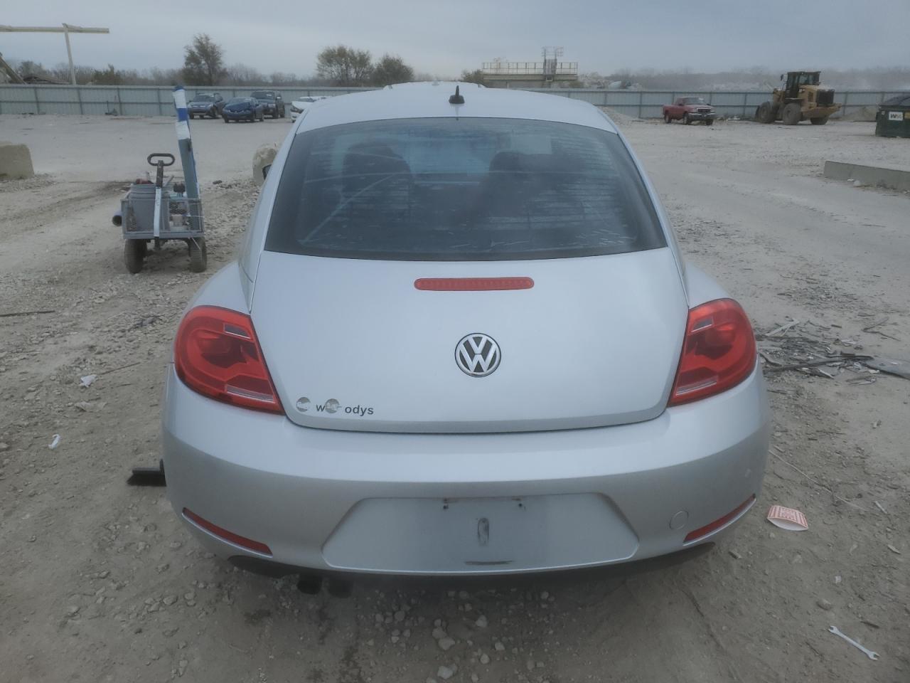 2012 Volkswagen Beetle - Image 6