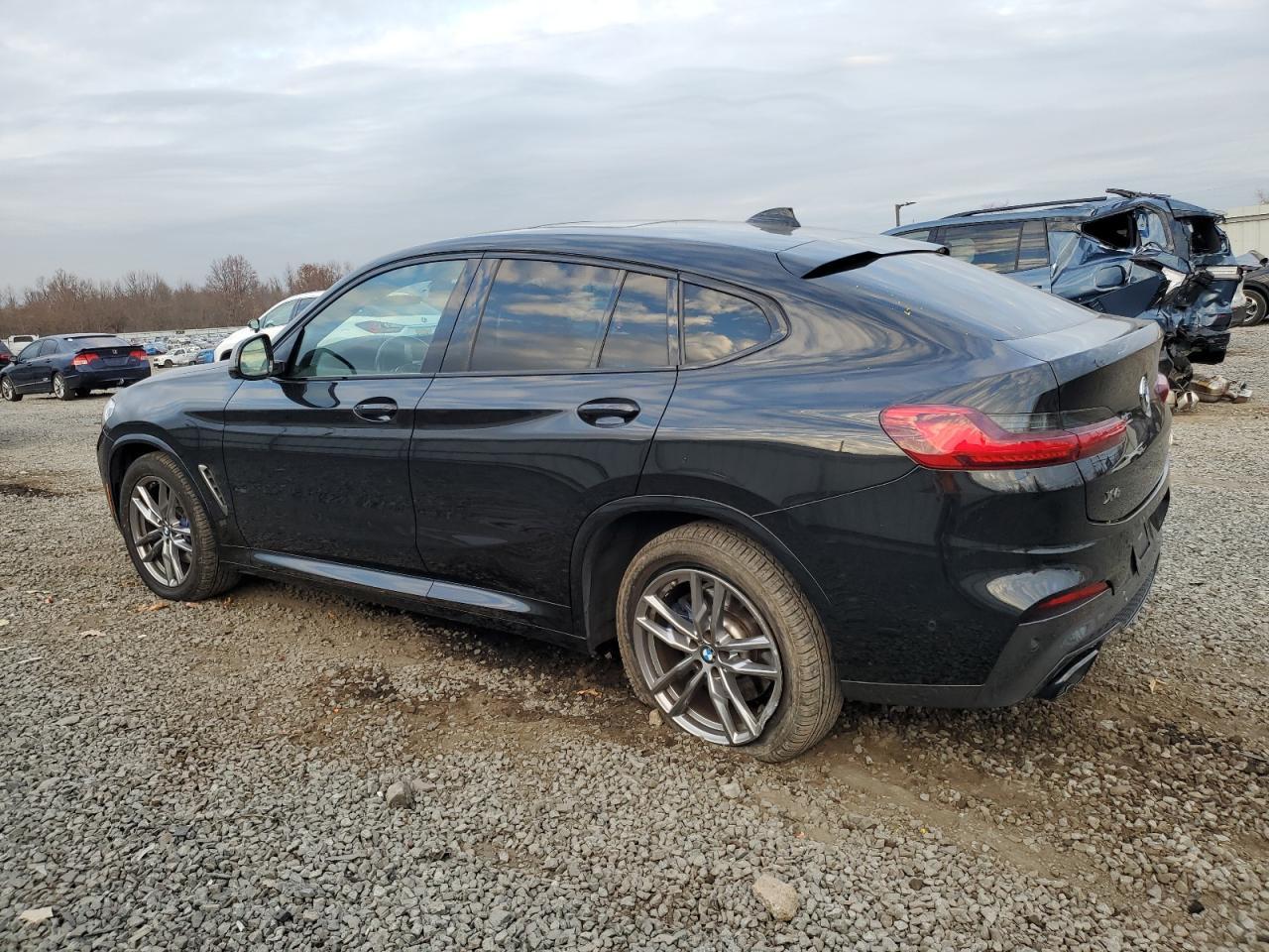 VIN 5UX2V5C06M9E29536 2021 BMW X4 no.2