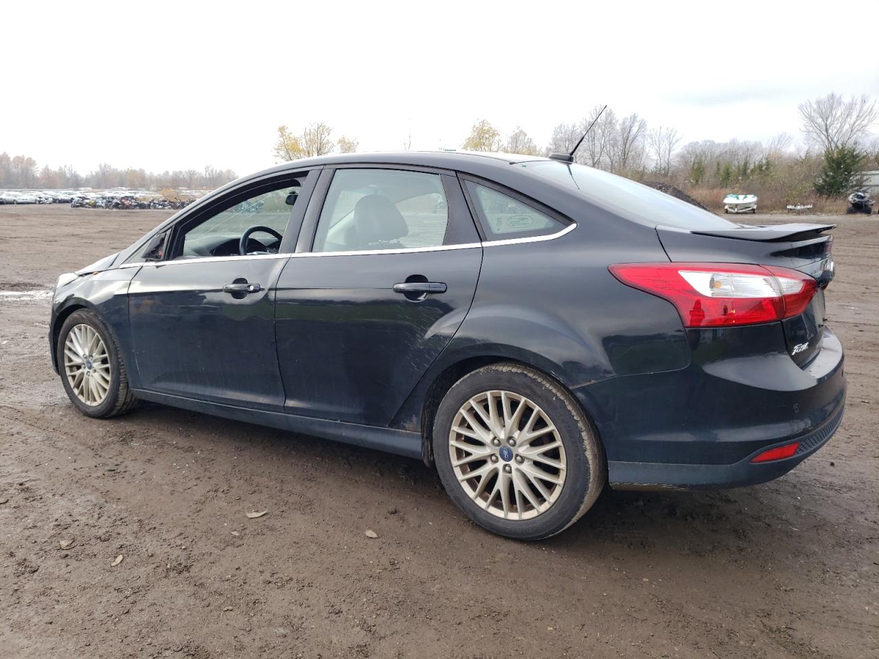 VIN 1FADP3J25DL175899 2013 FORD FOCUS no.2