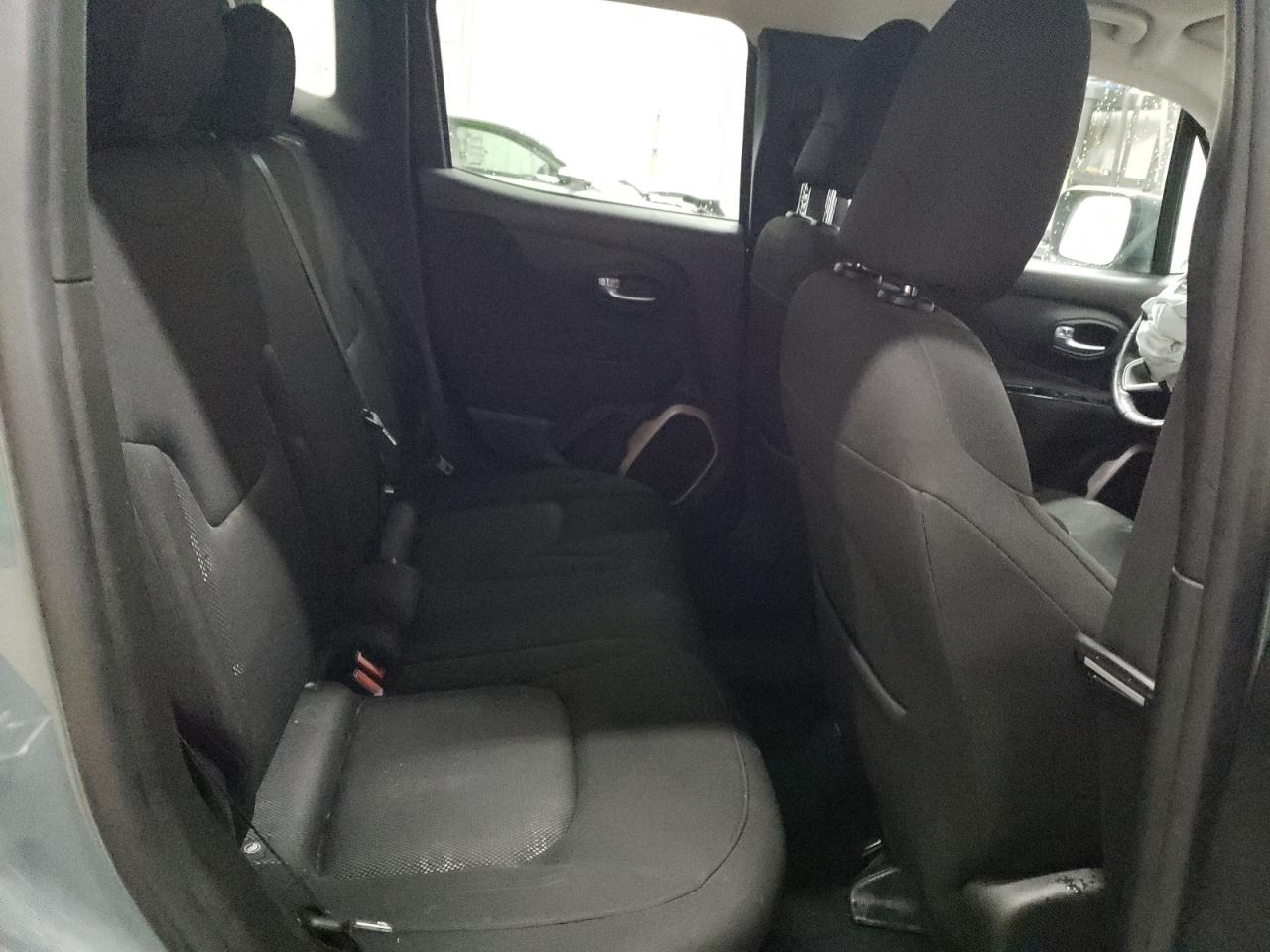 2017 Jeep Renegade - Image 12