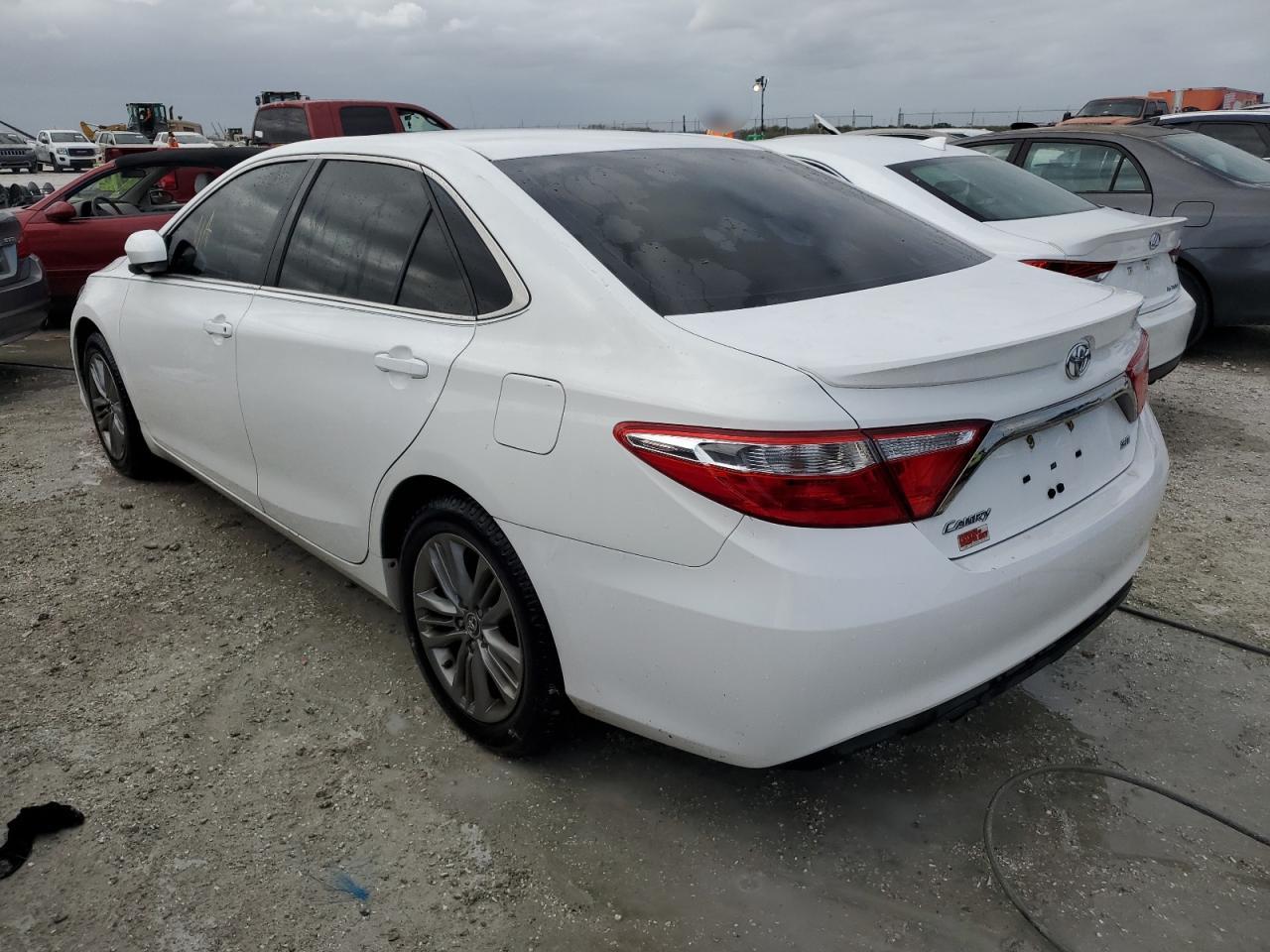 VIN 4T1BF1FK2GU136263 2016 TOYOTA CAMRY no.2