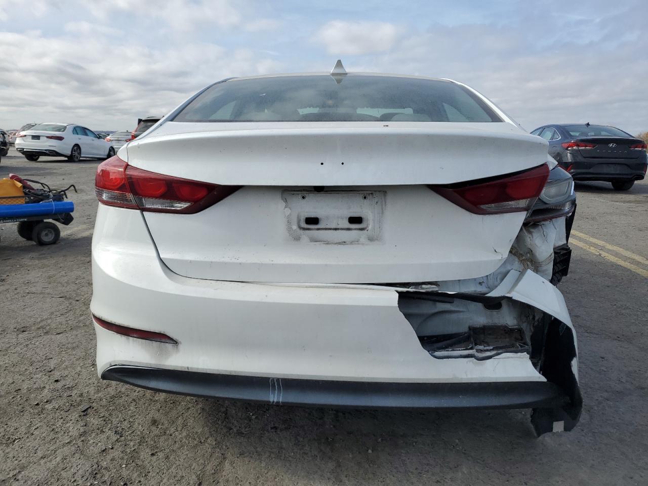 2017 Hyundai Elantra - Image 6