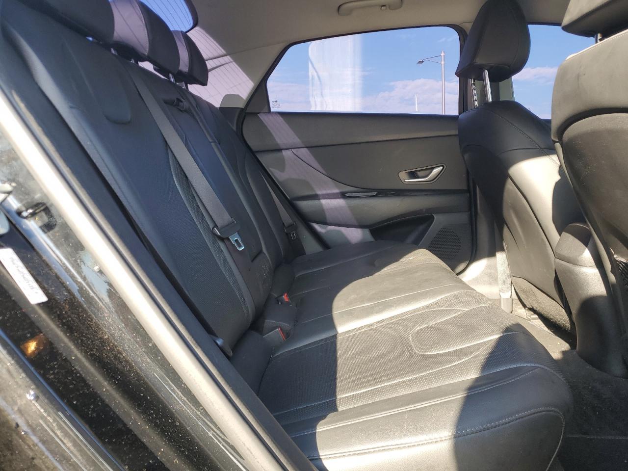 2022 Hyundai Elantra - Image 10