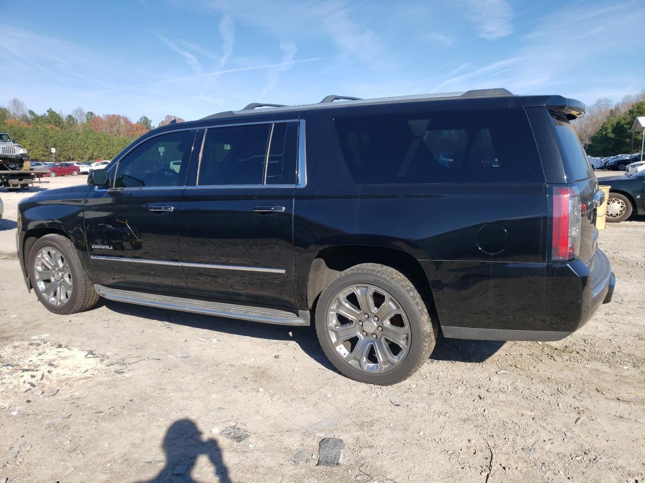 2016 GMC Yukon - Image 2