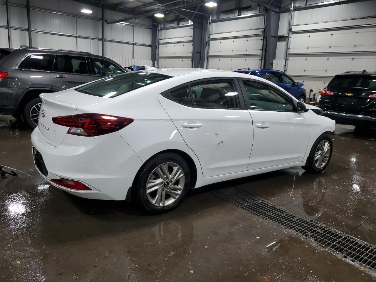 2019 Hyundai Elantra - Image 3