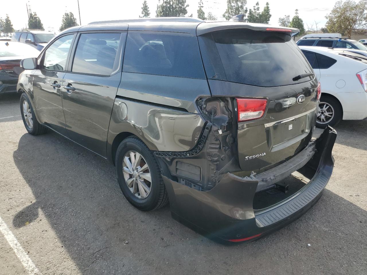2015 Kia Sedona - Image 2